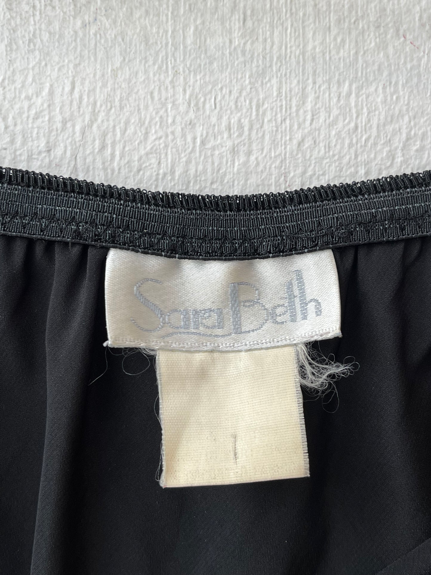 90's Black Lace Slip Skirt 24-29"