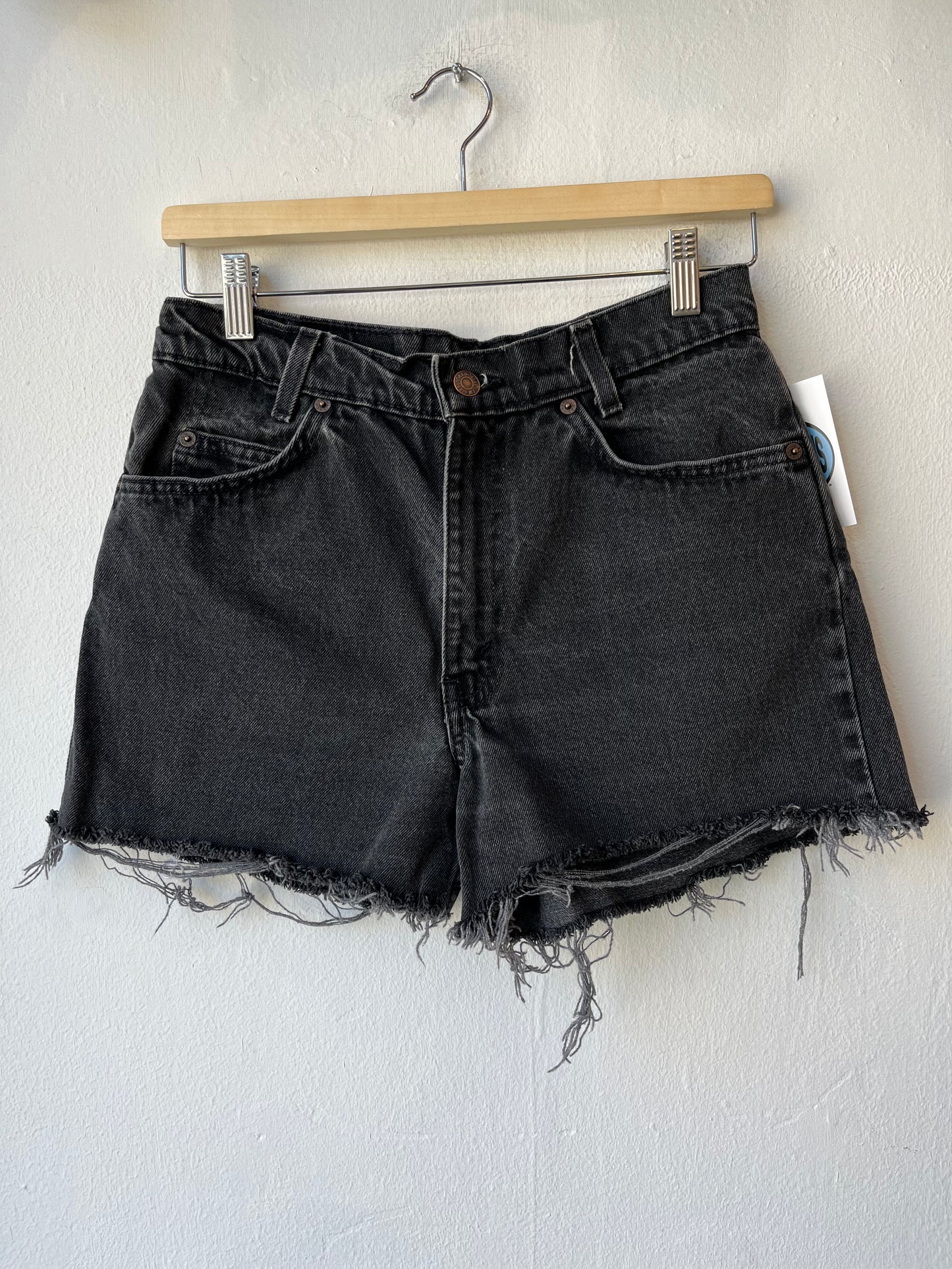 90’s Levi’s Cutoff Shorts 26”