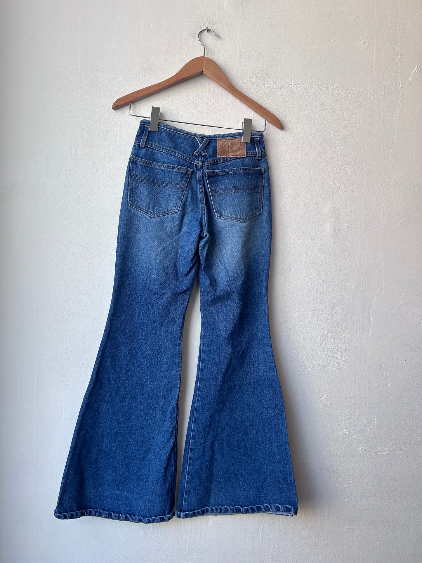 90’s High Rise Bell Bottom Jeans 25"