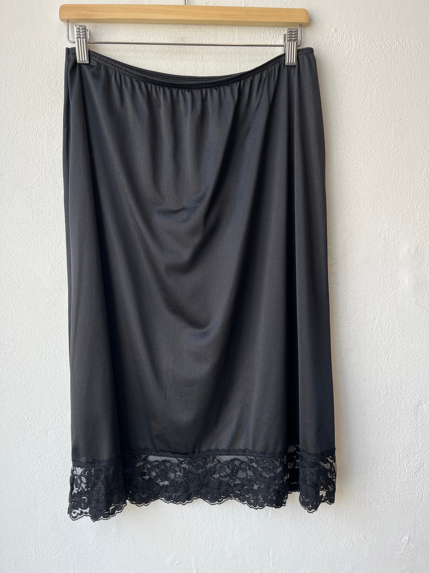 90's Black Lace Midi Skirt 28-34"