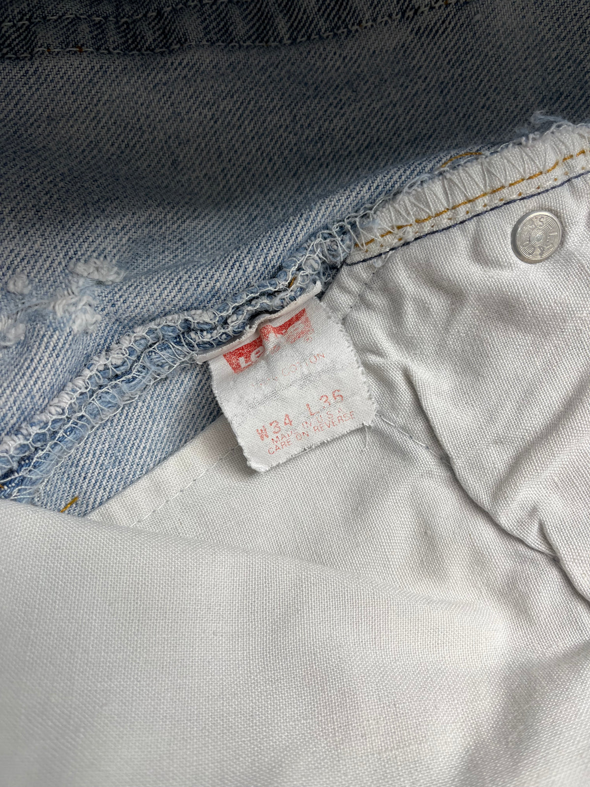 90's Distressed Levi's 501 31"