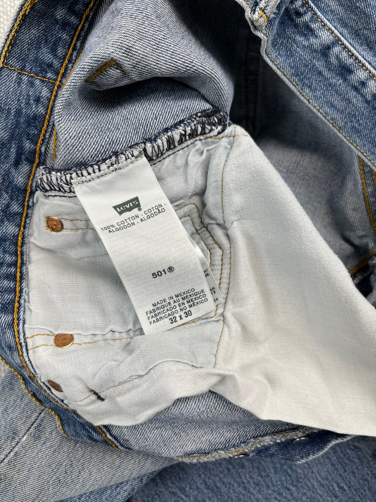 Y2K Levi's 501 Jeans 32"