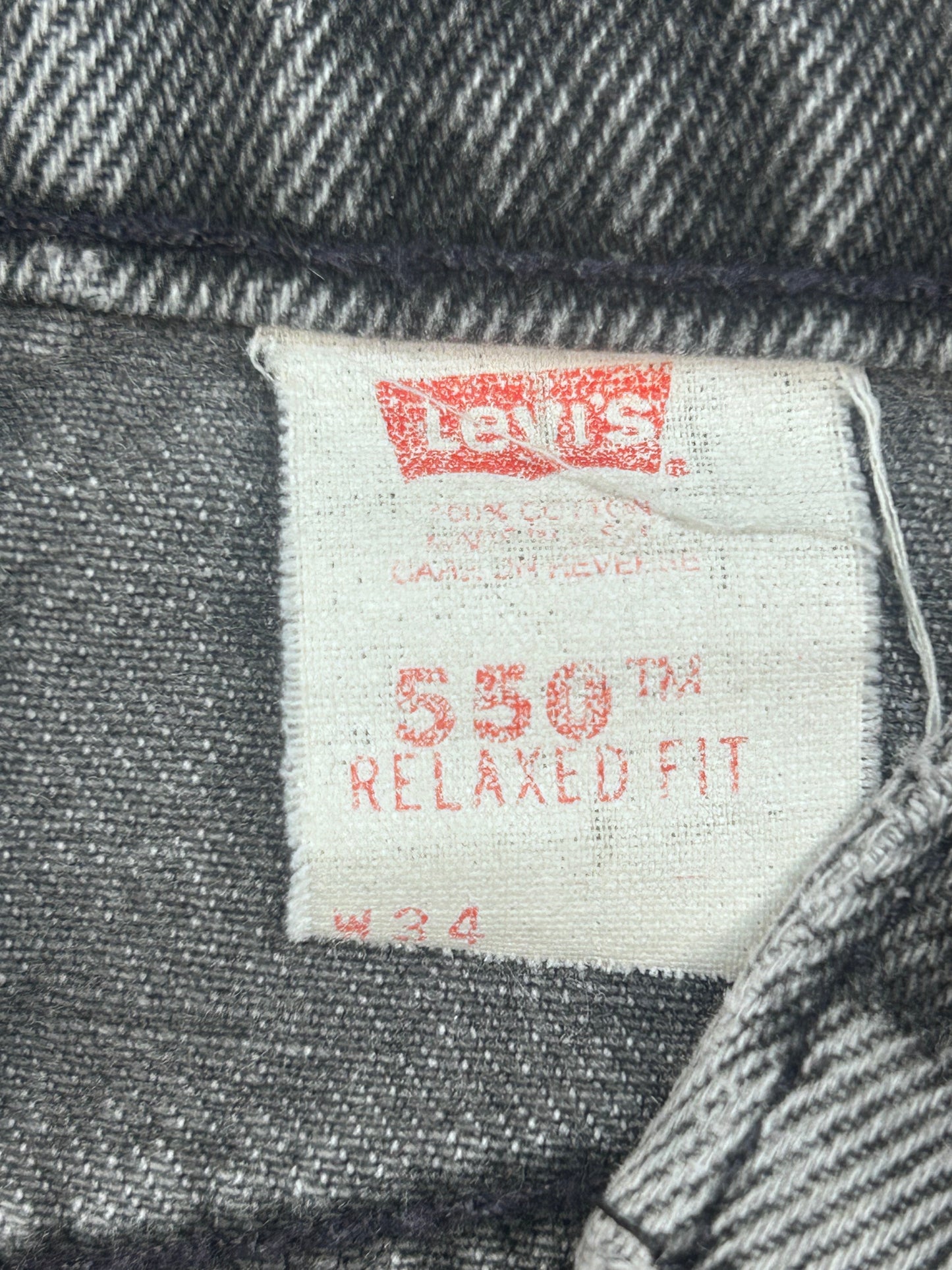 90’s Levi’s 550 Orange Tab Shorts 33”