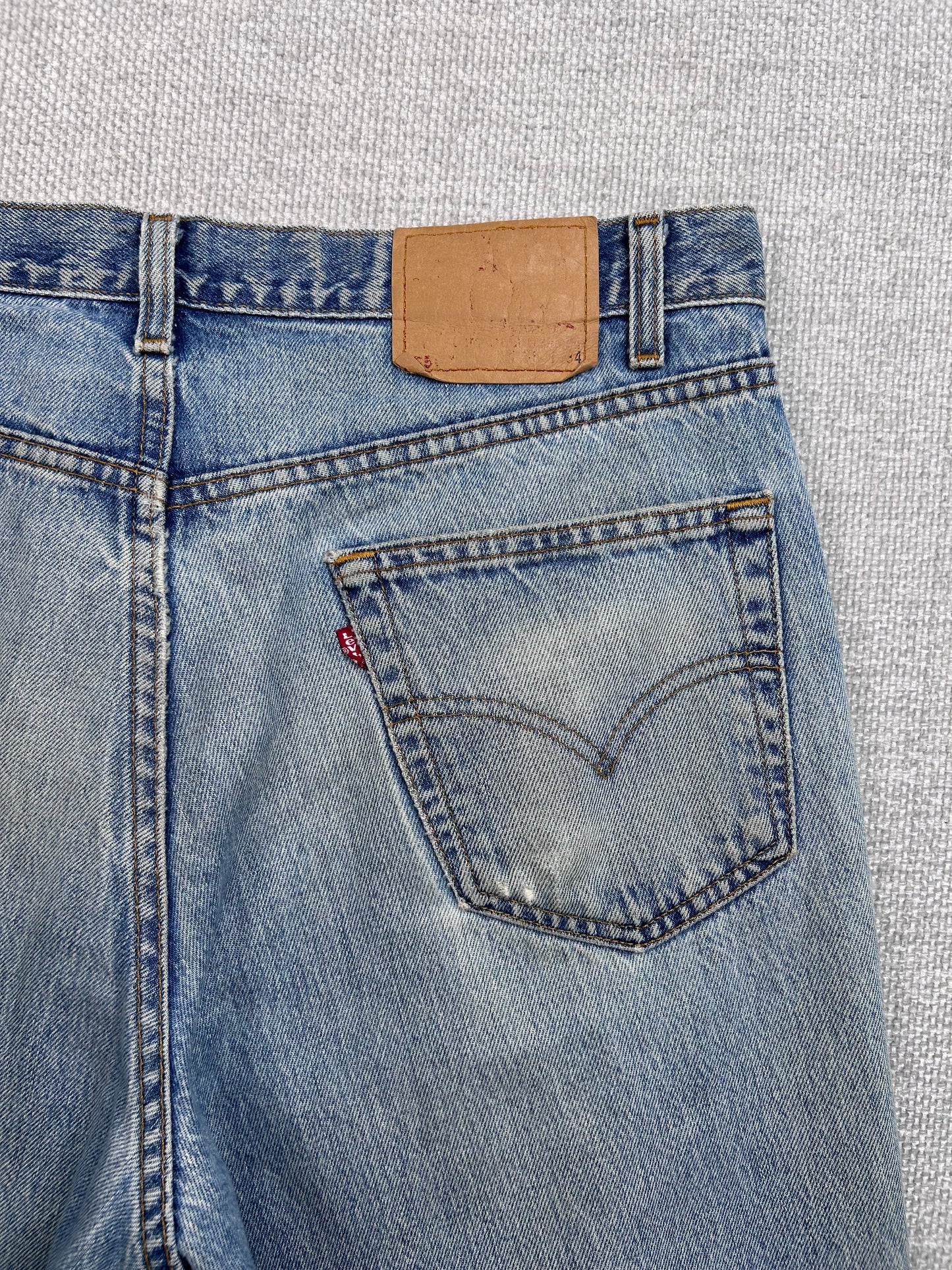 90's Distressed Levi's 550 36"