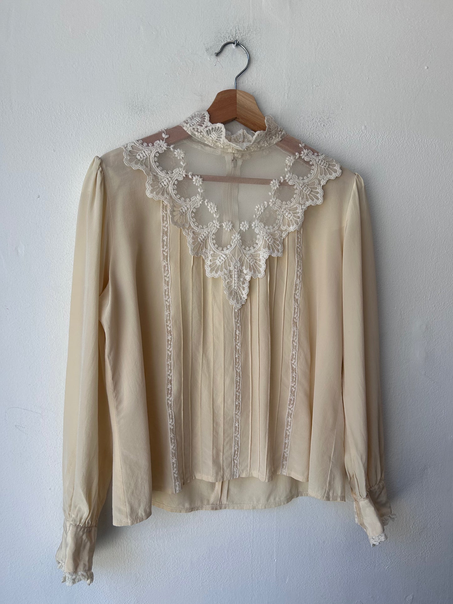 80's White Lace Long Sleeve Blouse