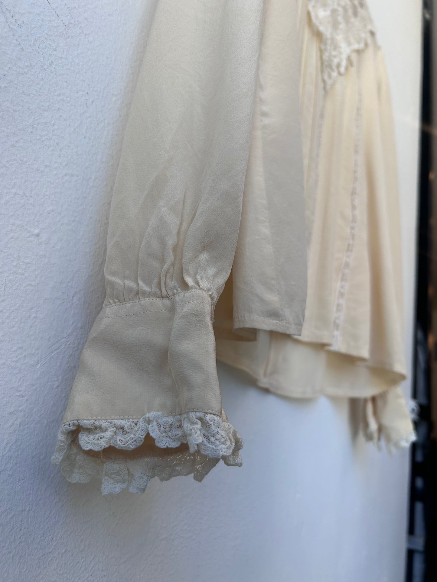 80's White Lace Long Sleeve Blouse