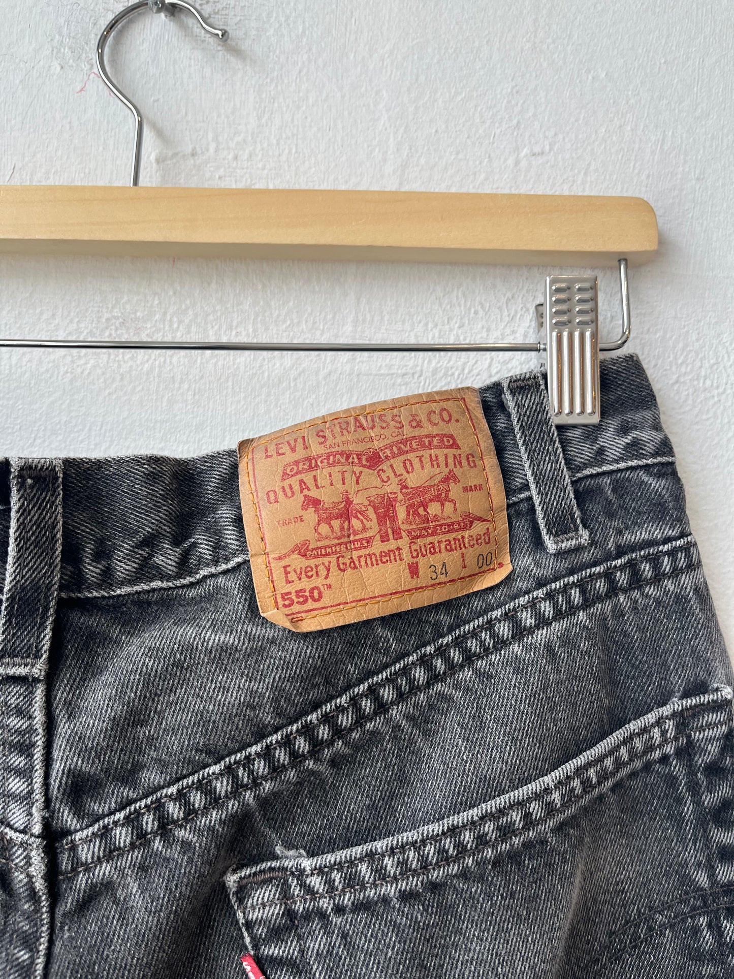 90's Levi's Black 550 Shorts 32"