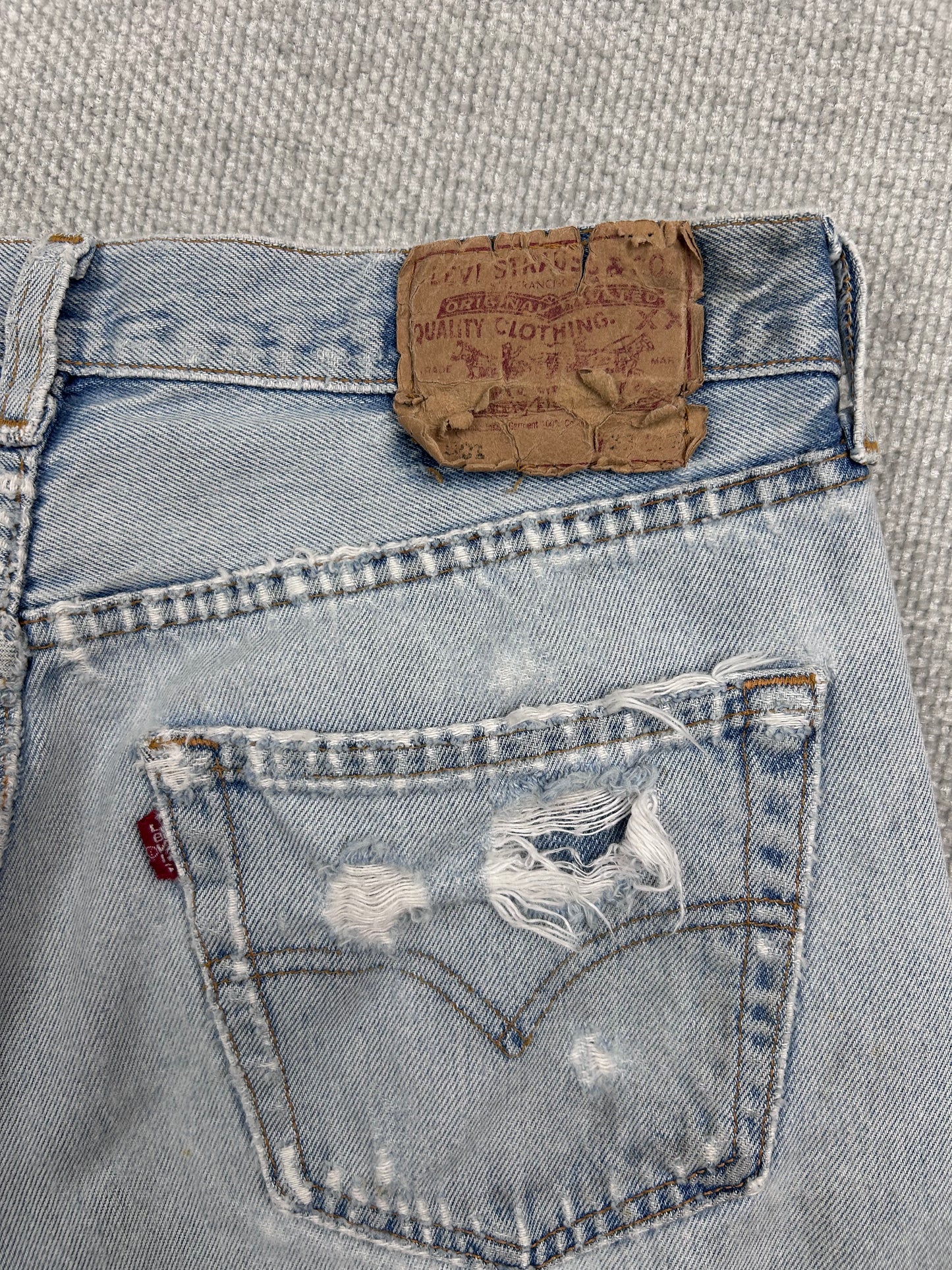 90's Light Wash Levi's 501 32"