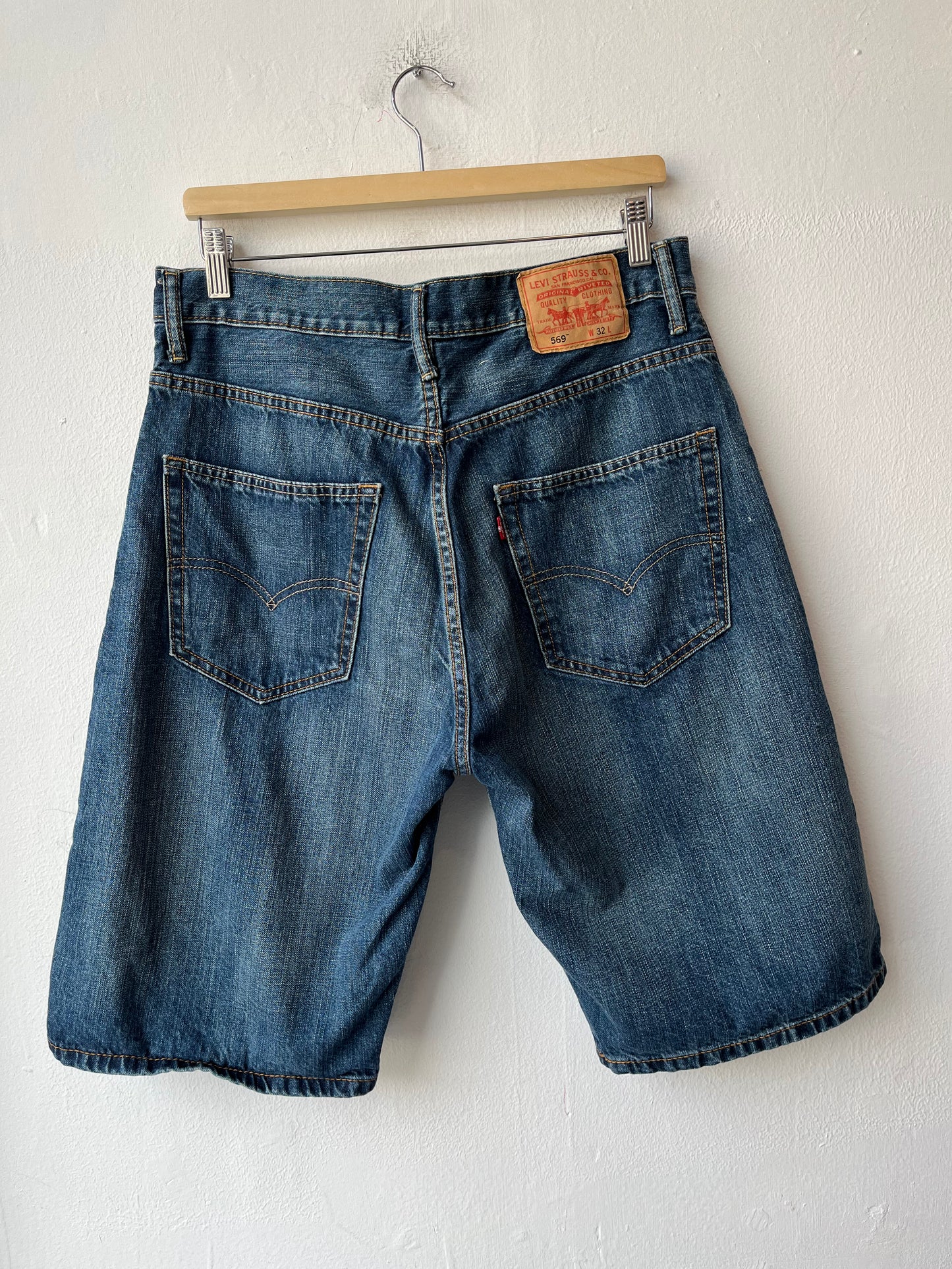 Y2K Levi's 569 Denim Shorts 32"