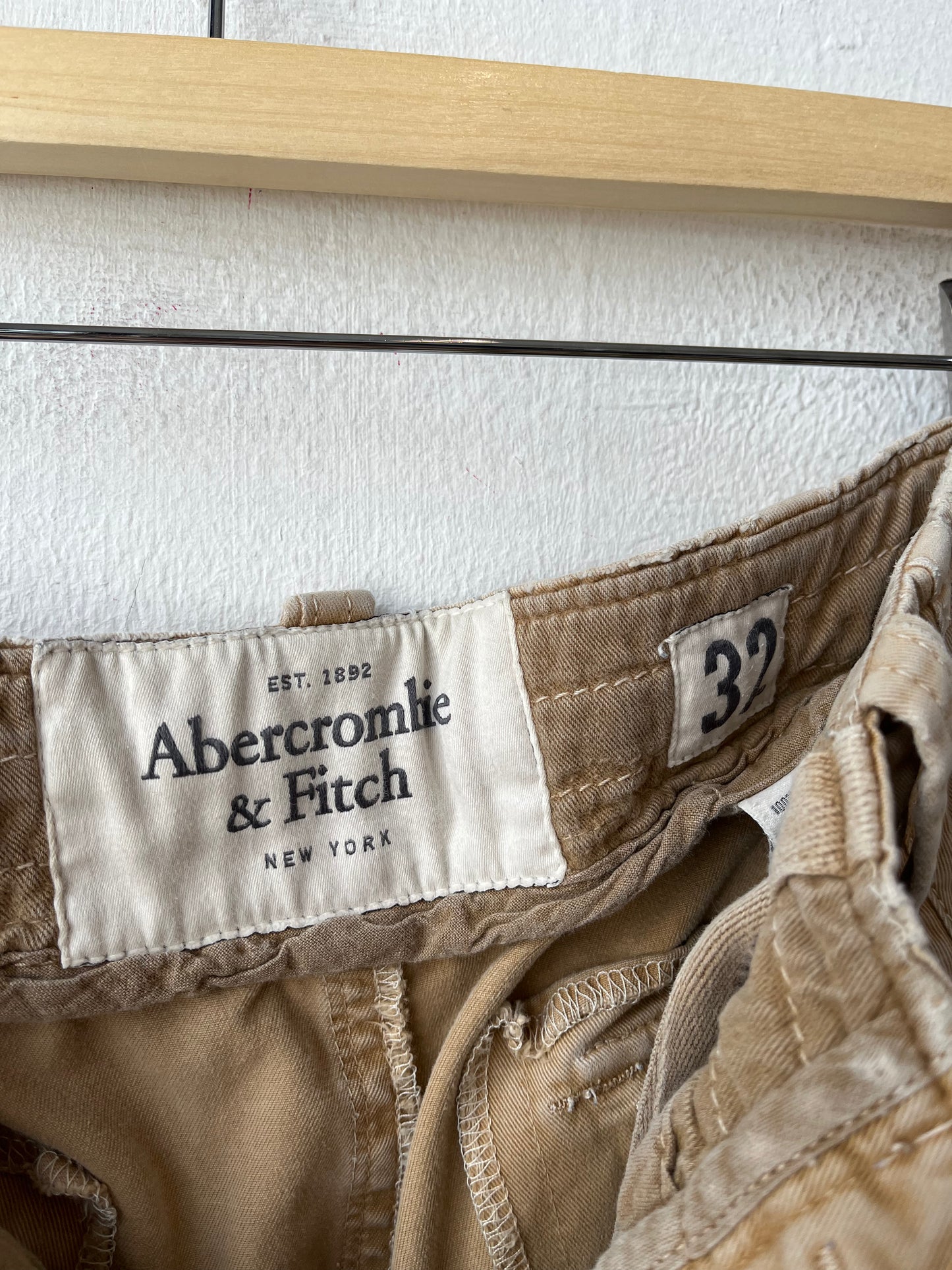Y2K Abercrombie Tan Cargo Shorts 30-32"