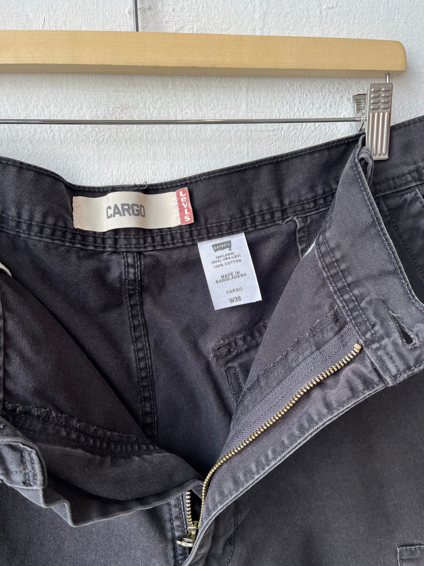 Y2K Levi's Black Cargo Shorts 36"