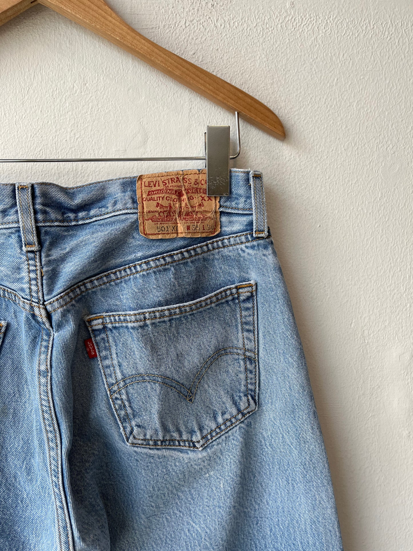 Y2K Levi's 501XX 32"