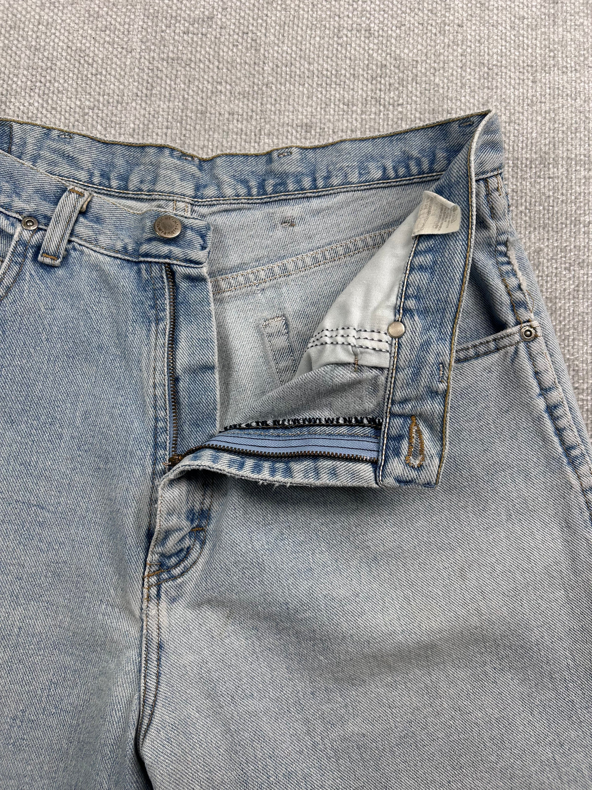 90's Wrangler Light Wash Denim Shorts 34"