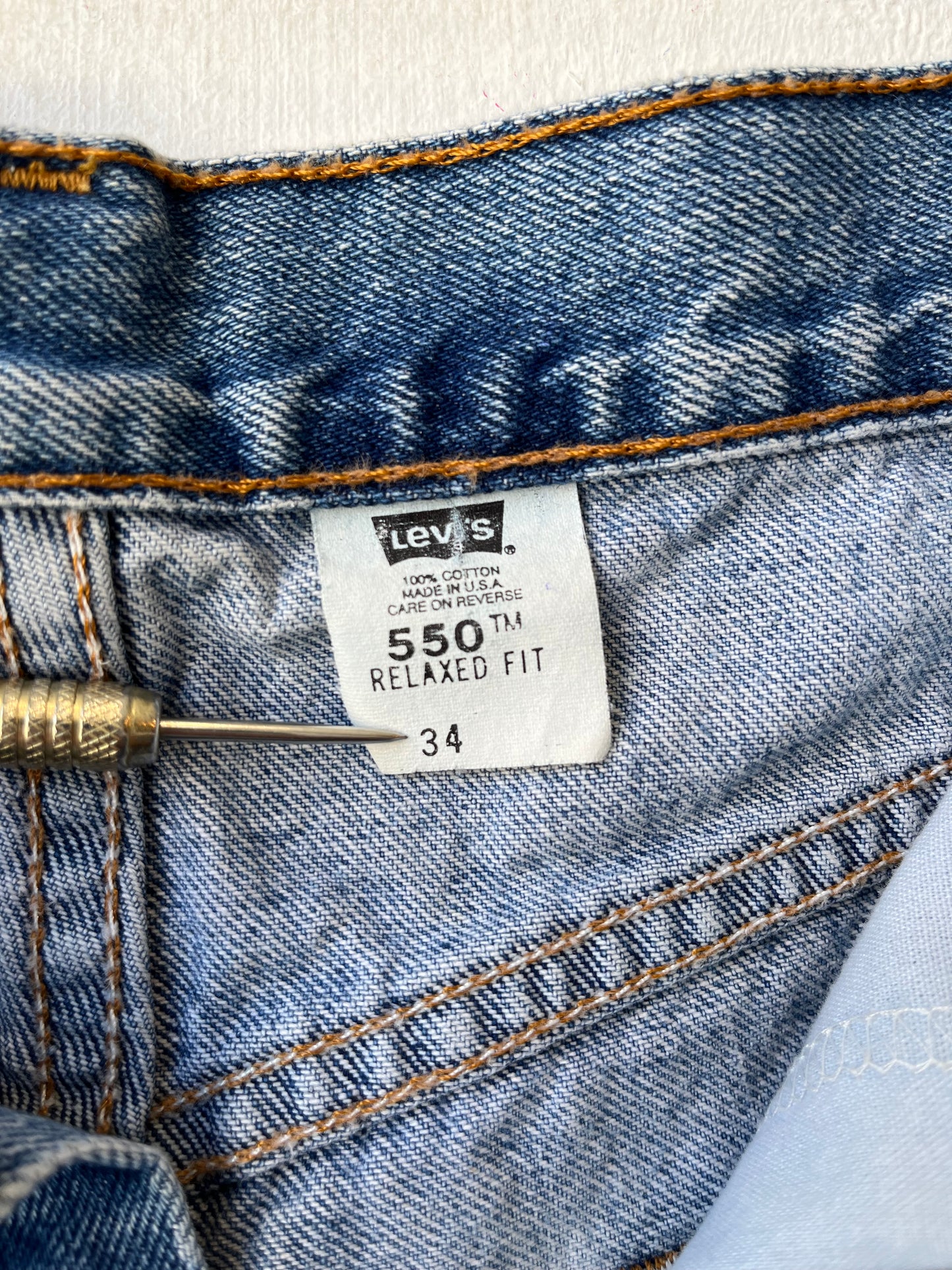 90’s Levi’s 550 Denim Shorts 31”