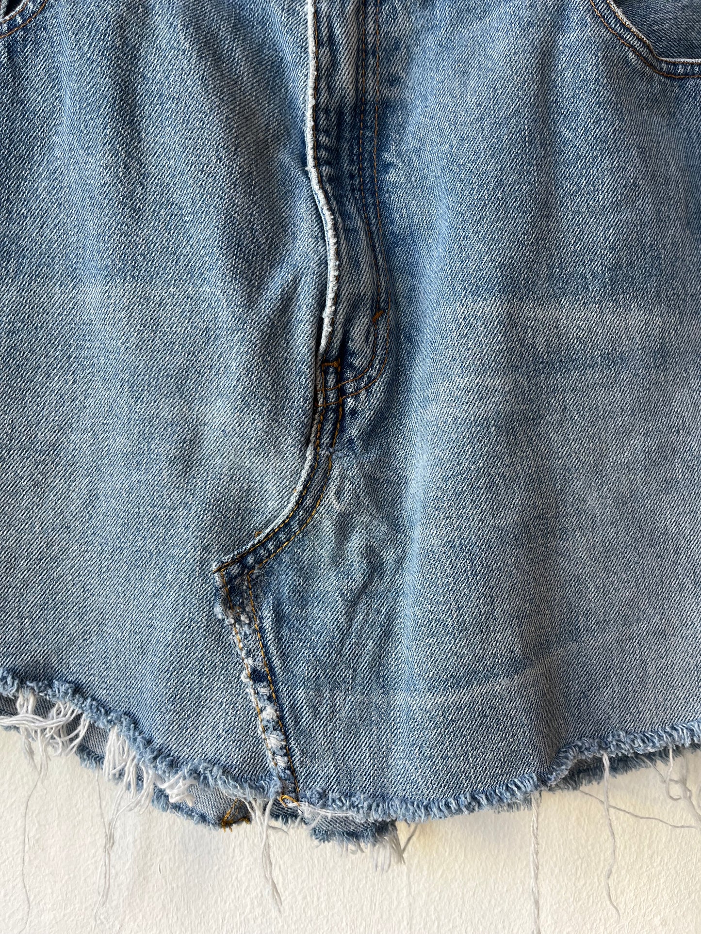 90's Levi’s Denim Skirt 28"