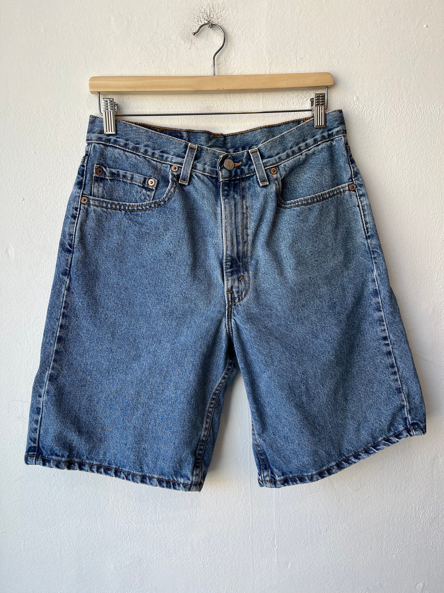 90’s Levi’s 550 Denim Shorts 31”