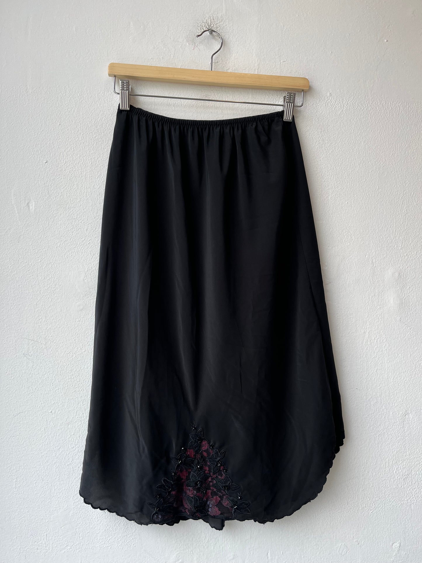 90's Black Lace Slip Skirt 24-29"
