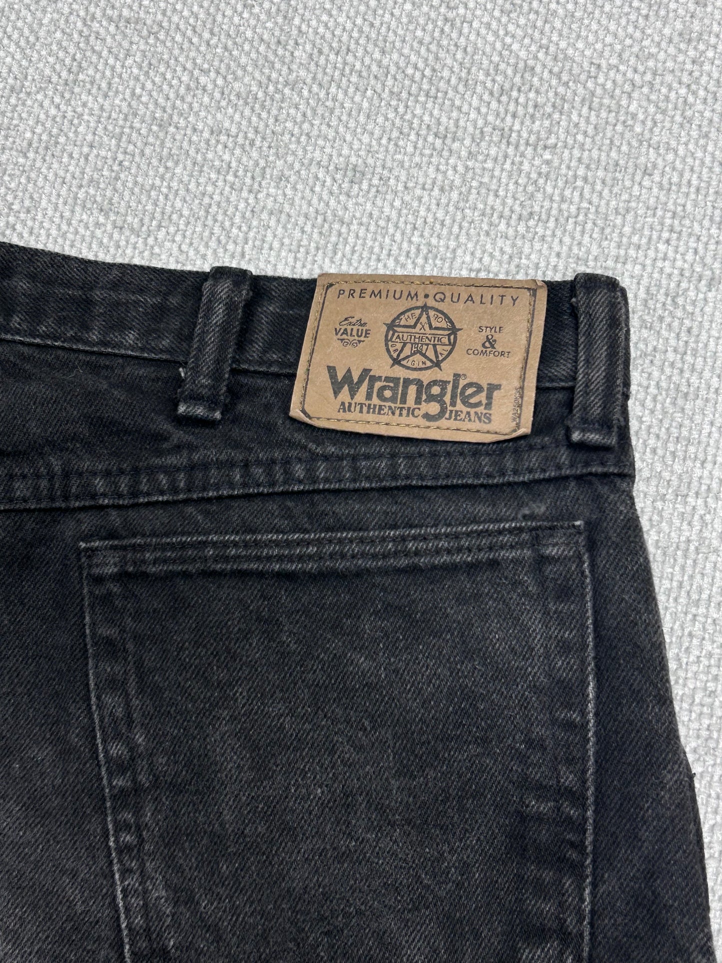 90's Wrangler Black Denim Shorts 32"