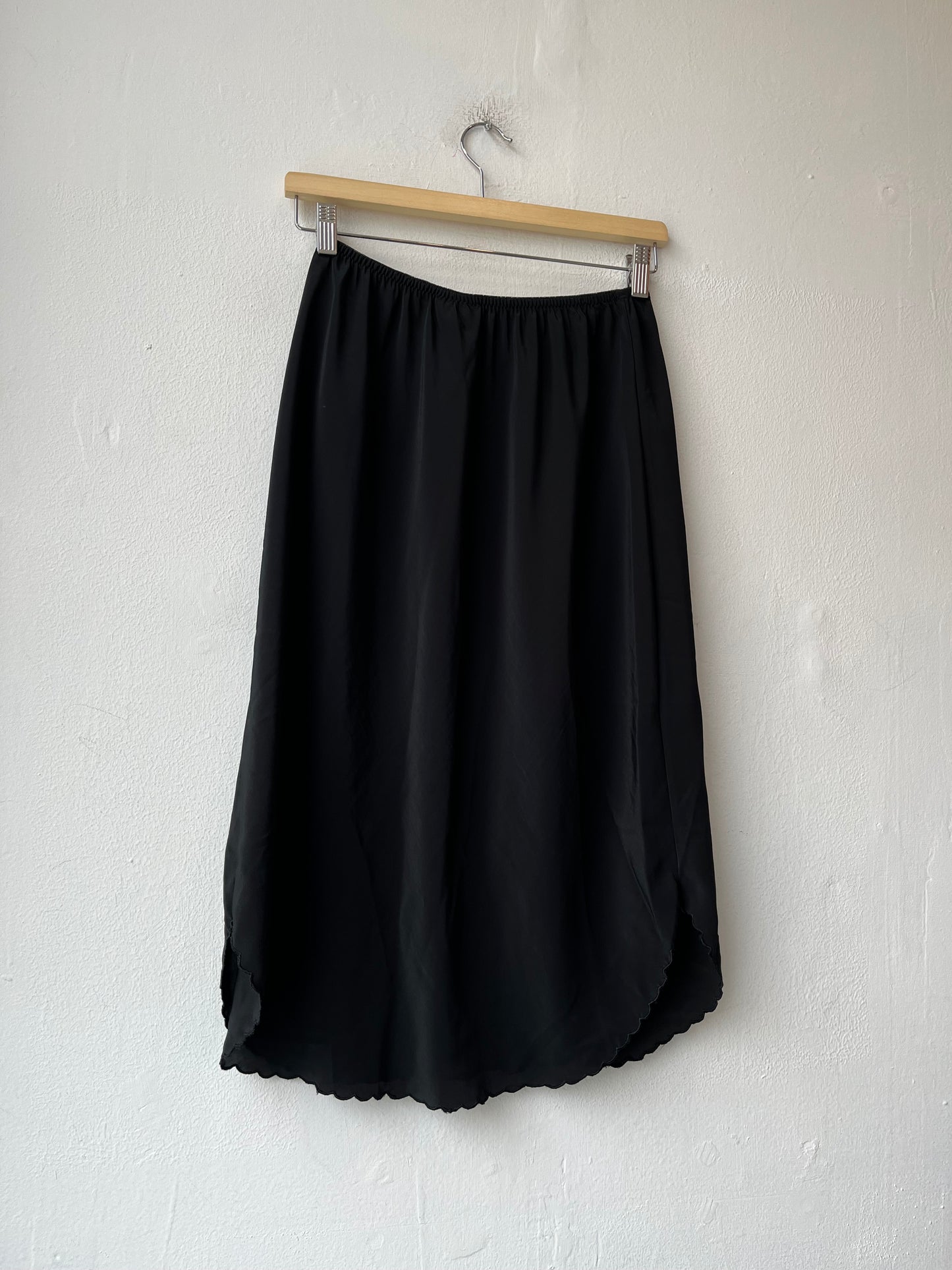 90's Black Lace Slip Skirt 24-29"