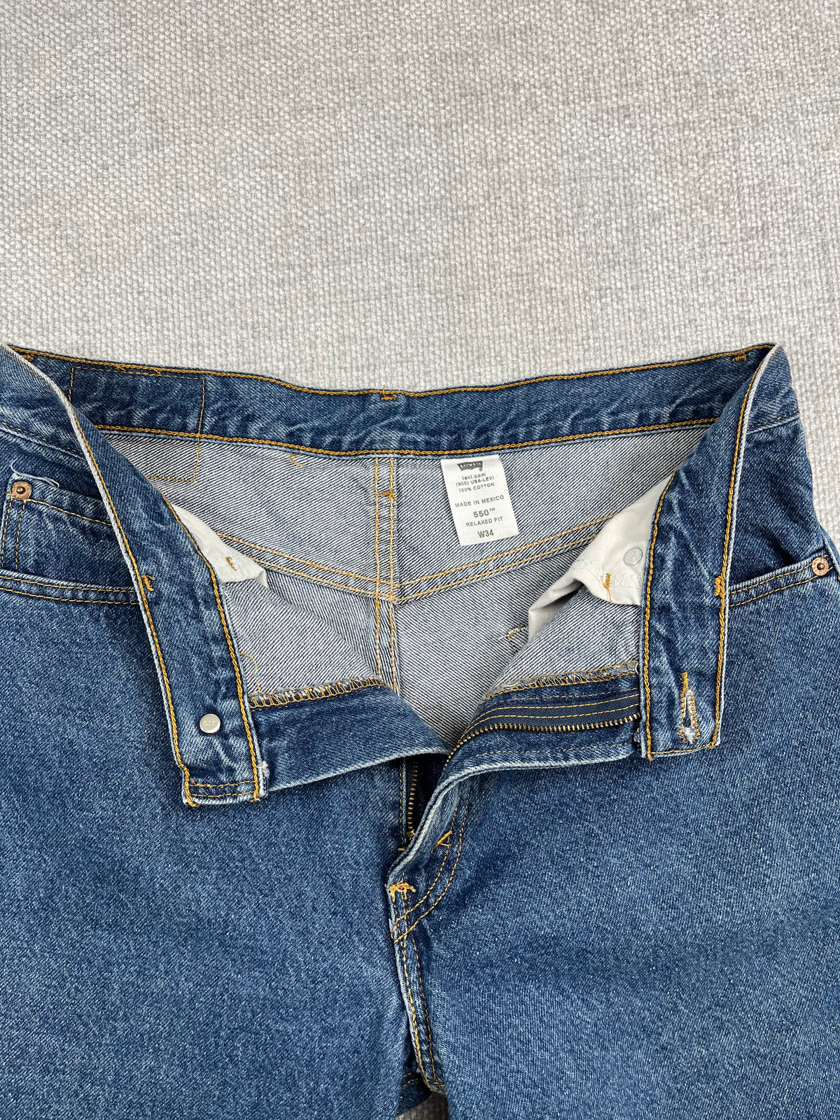 Y2K Levi's 550 Shorts 32"
