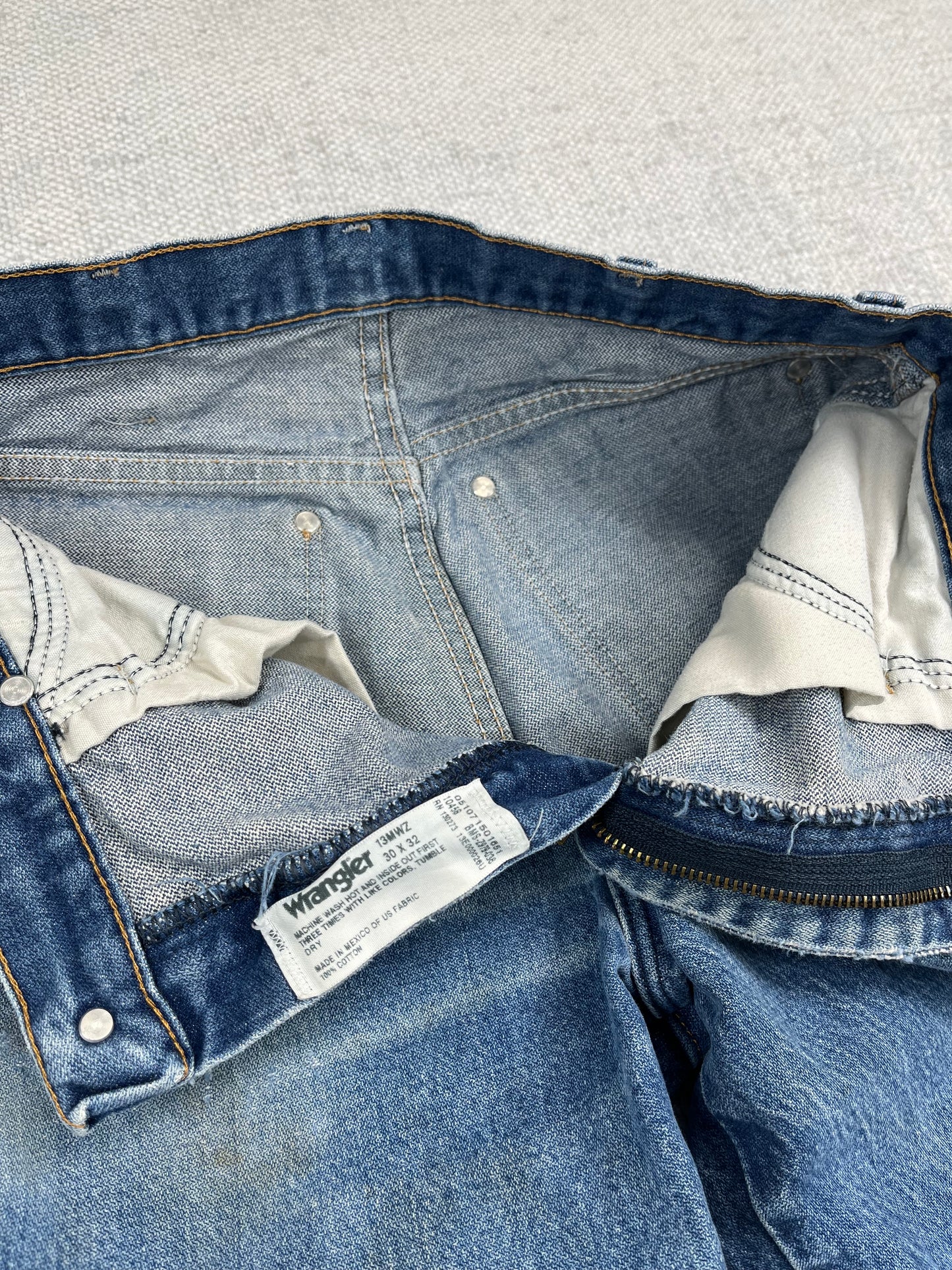 90's Distressed Wrangler Jeans 28"