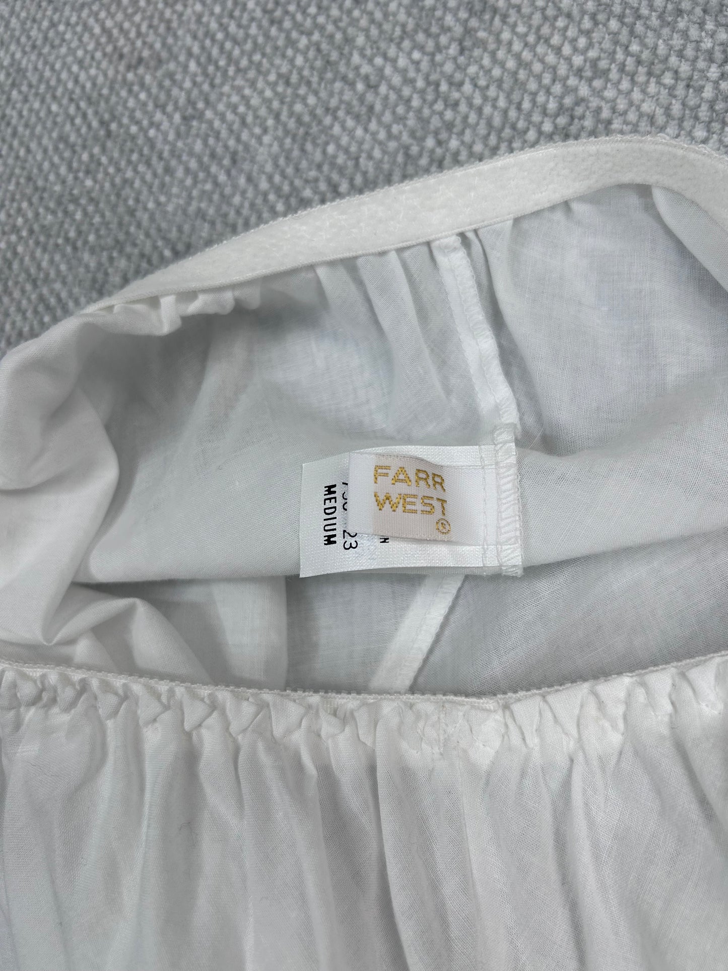 90's White Lace Slip Skirt 26-32"