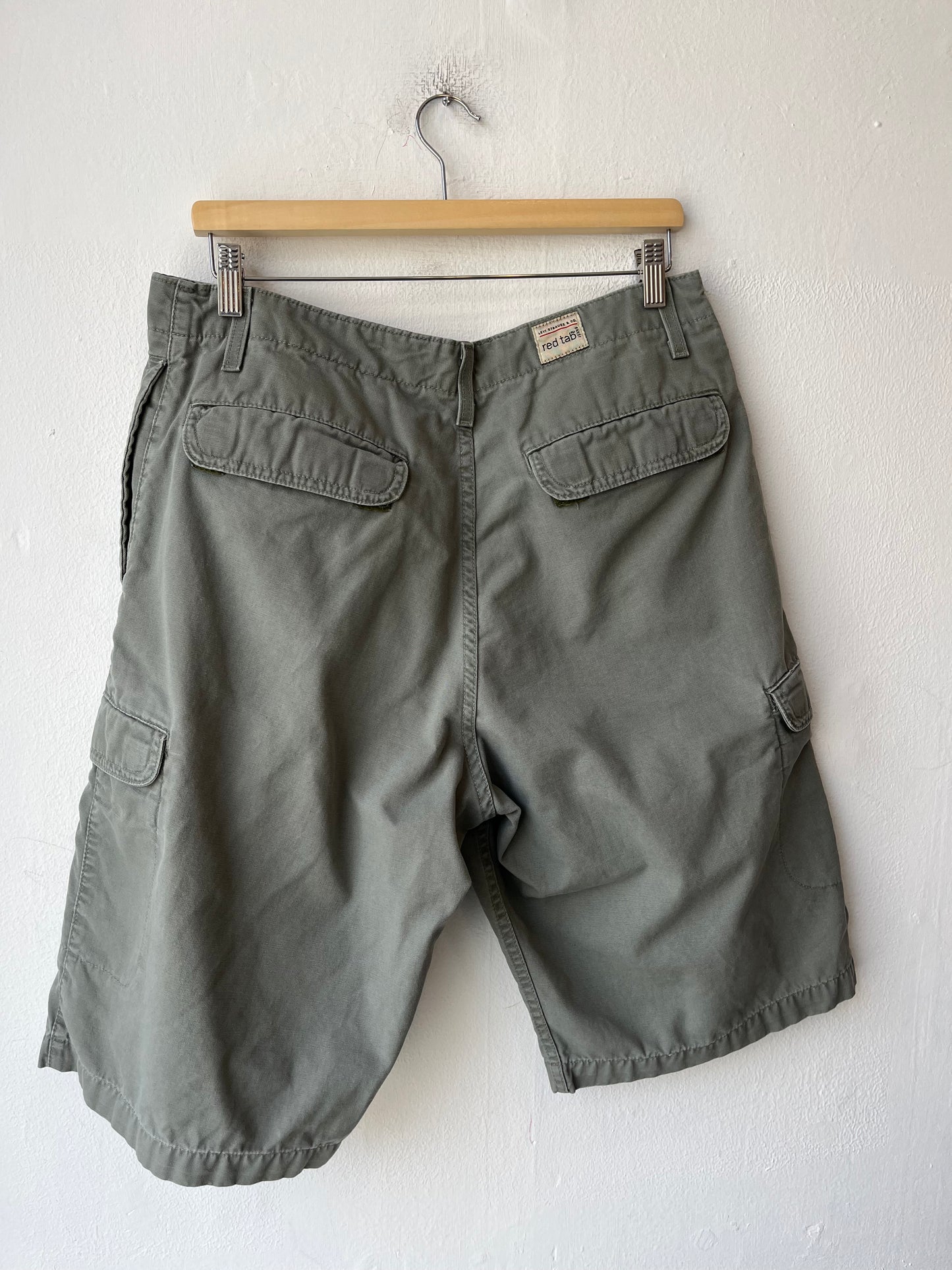 90's Levi's Olive Cargo Shorts 33'