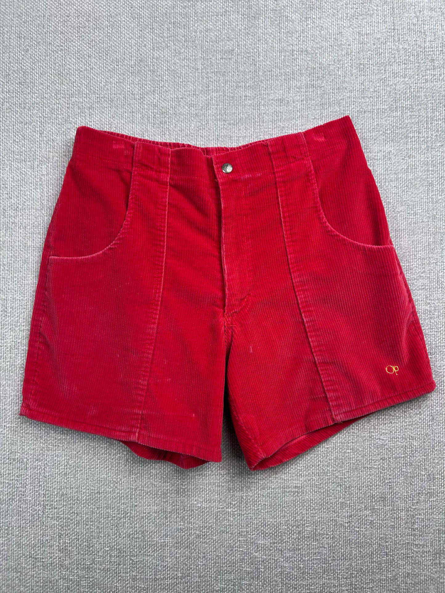 90's Op Red Corduroy Shorts 30-34"
