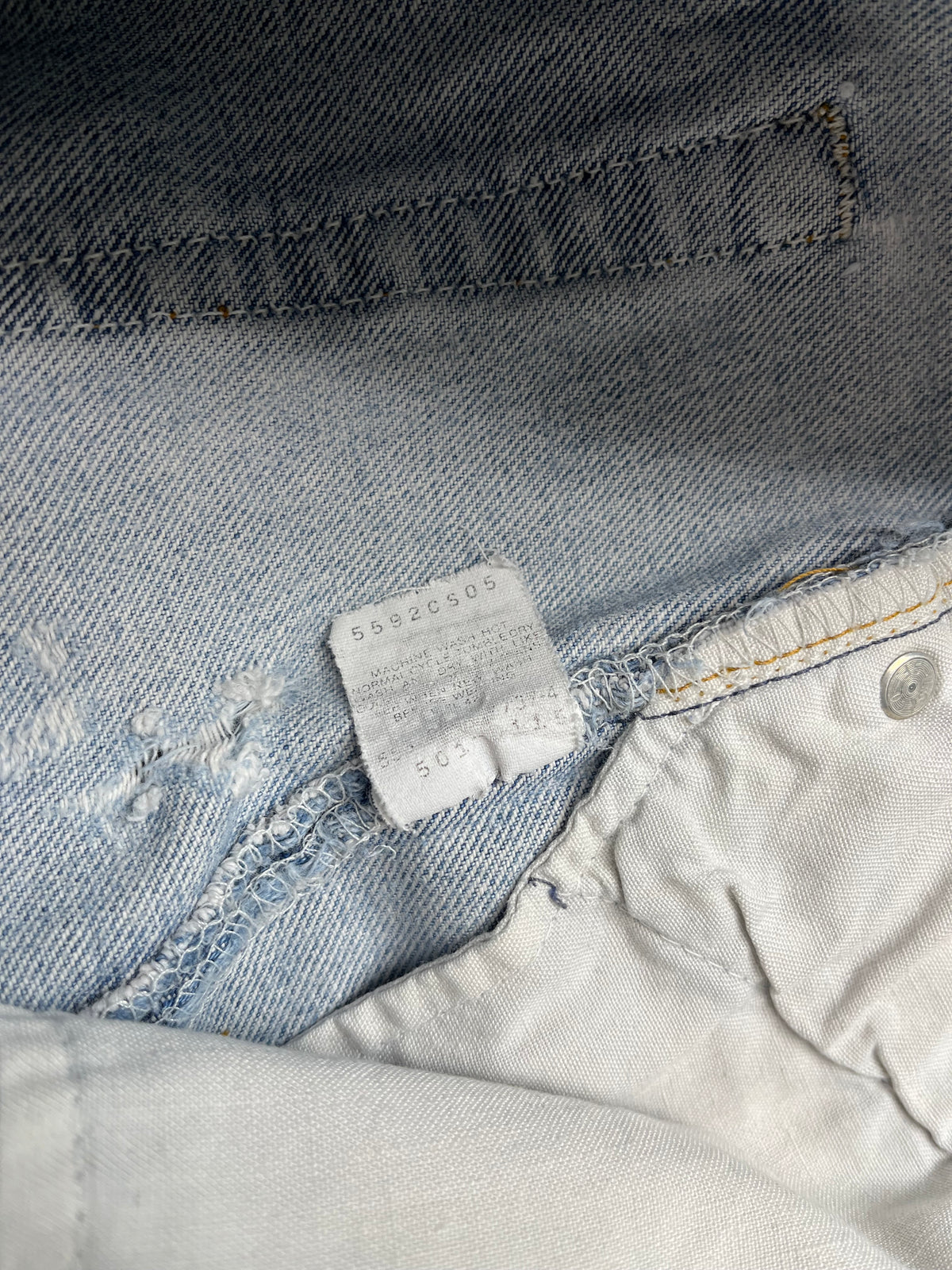 90's Distressed Levi's 501 31"