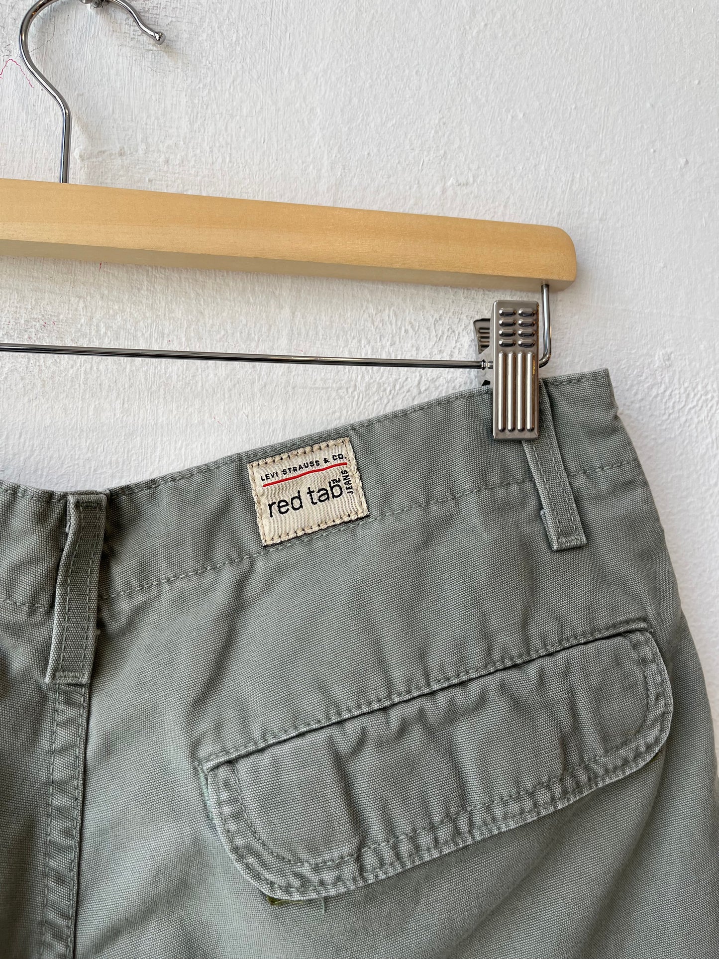 90's Levi's Olive Cargo Shorts 33'