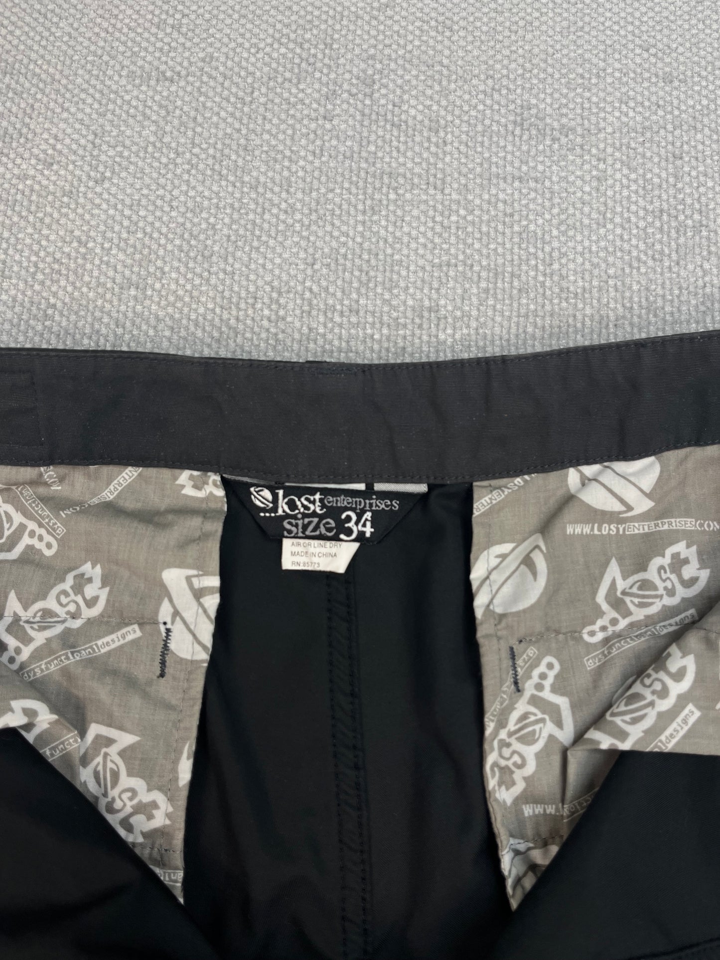 Y2K Lost ENT. Zip Off Pants 31-34”