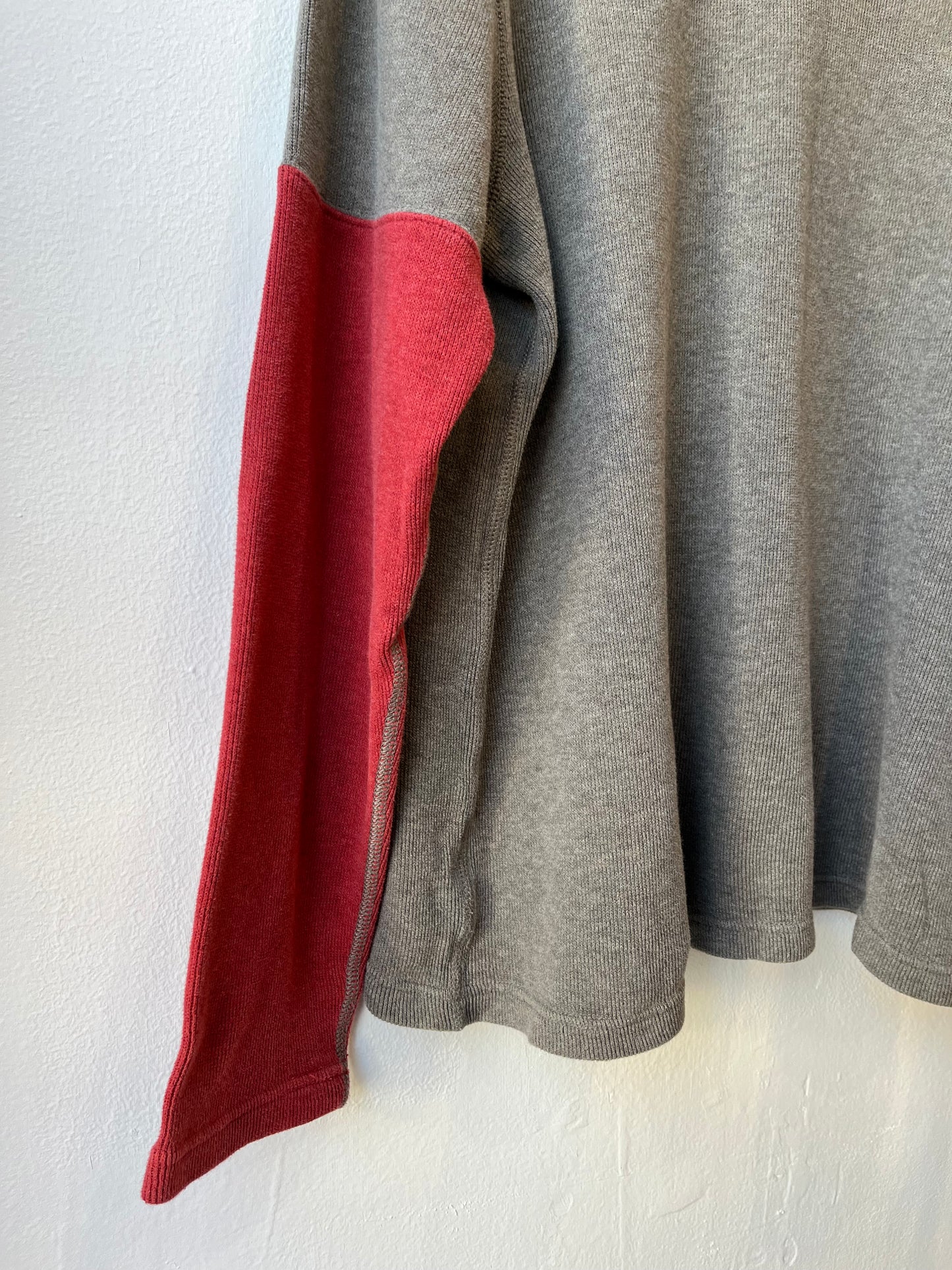 Y2K Red/Gray Sweater