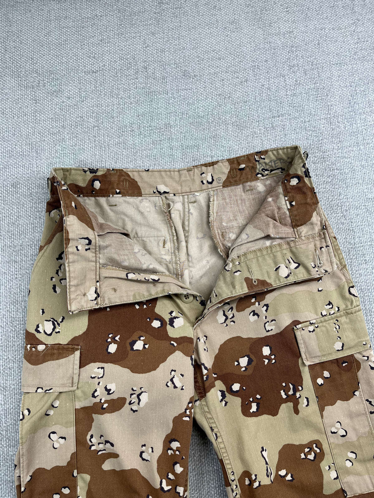 Y2K Desert Chip Camo Pants 26-29"