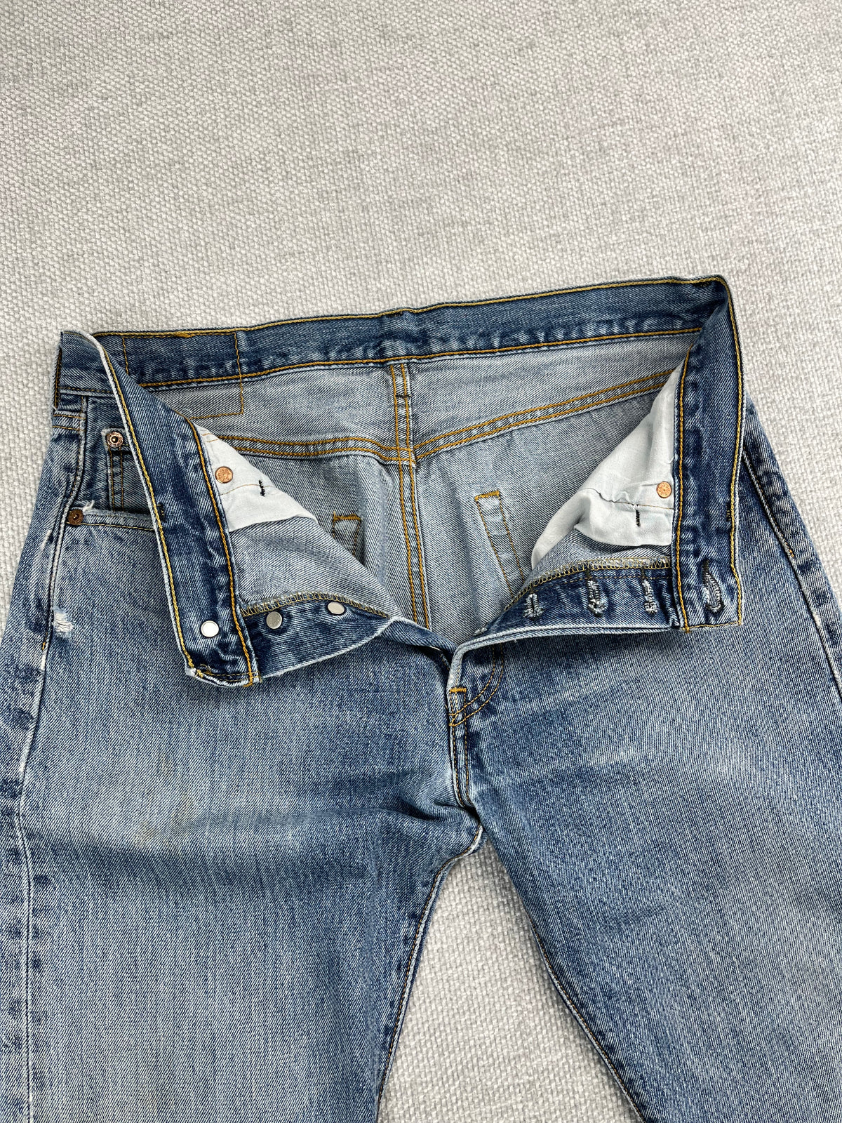 Y2K Levi's 501 Jeans 32"