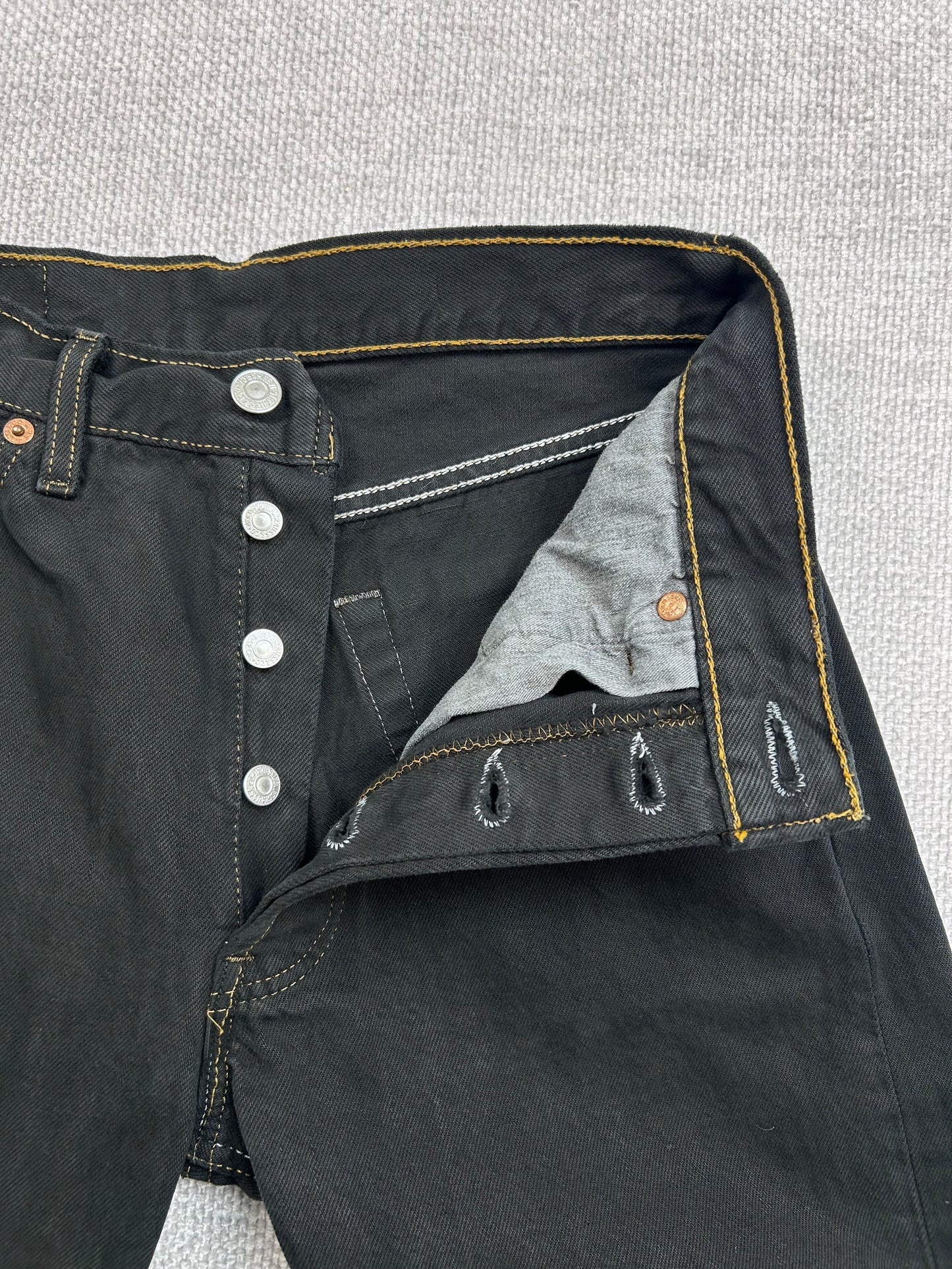 90’s Black Levi’s 501 26”