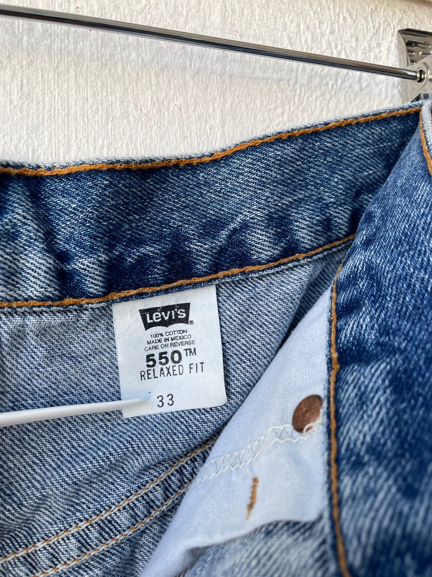 Y2K Levi’s 550 Shorts 32”
