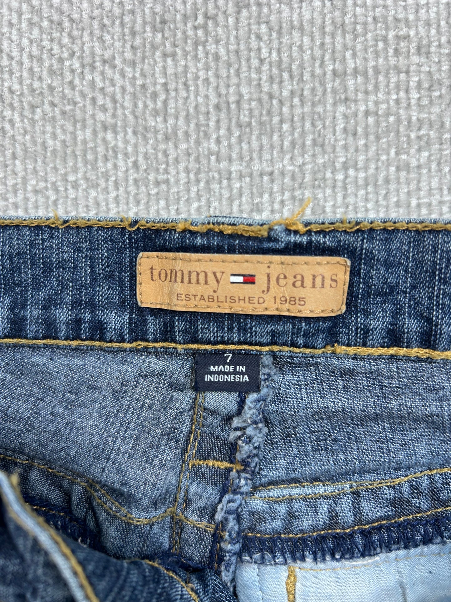 Y2K Tommy Hilfiger Flare Jeans 28”