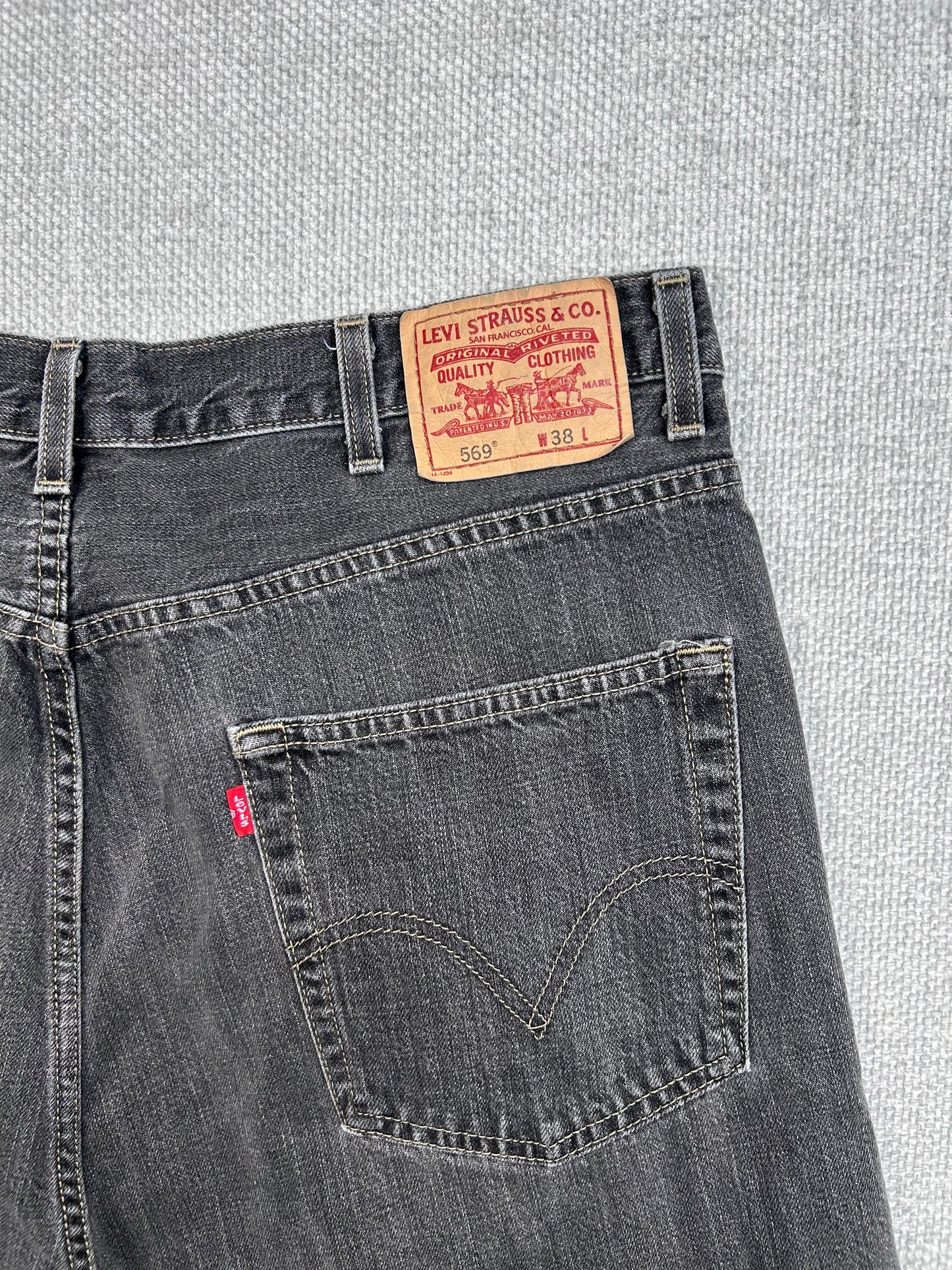 Y2K Levi’s 569 Denim Shorts 37”