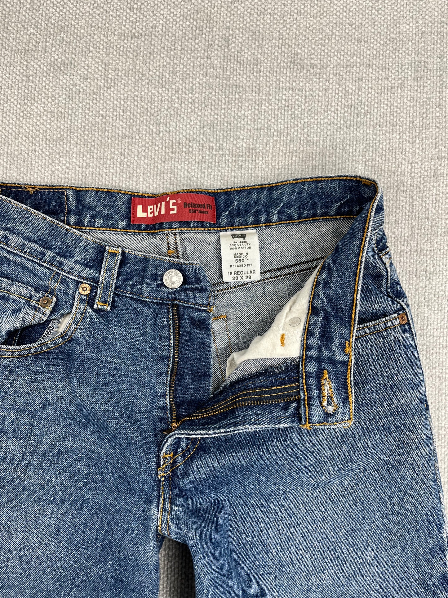 Y2K Levi's 550 Jeans 28"