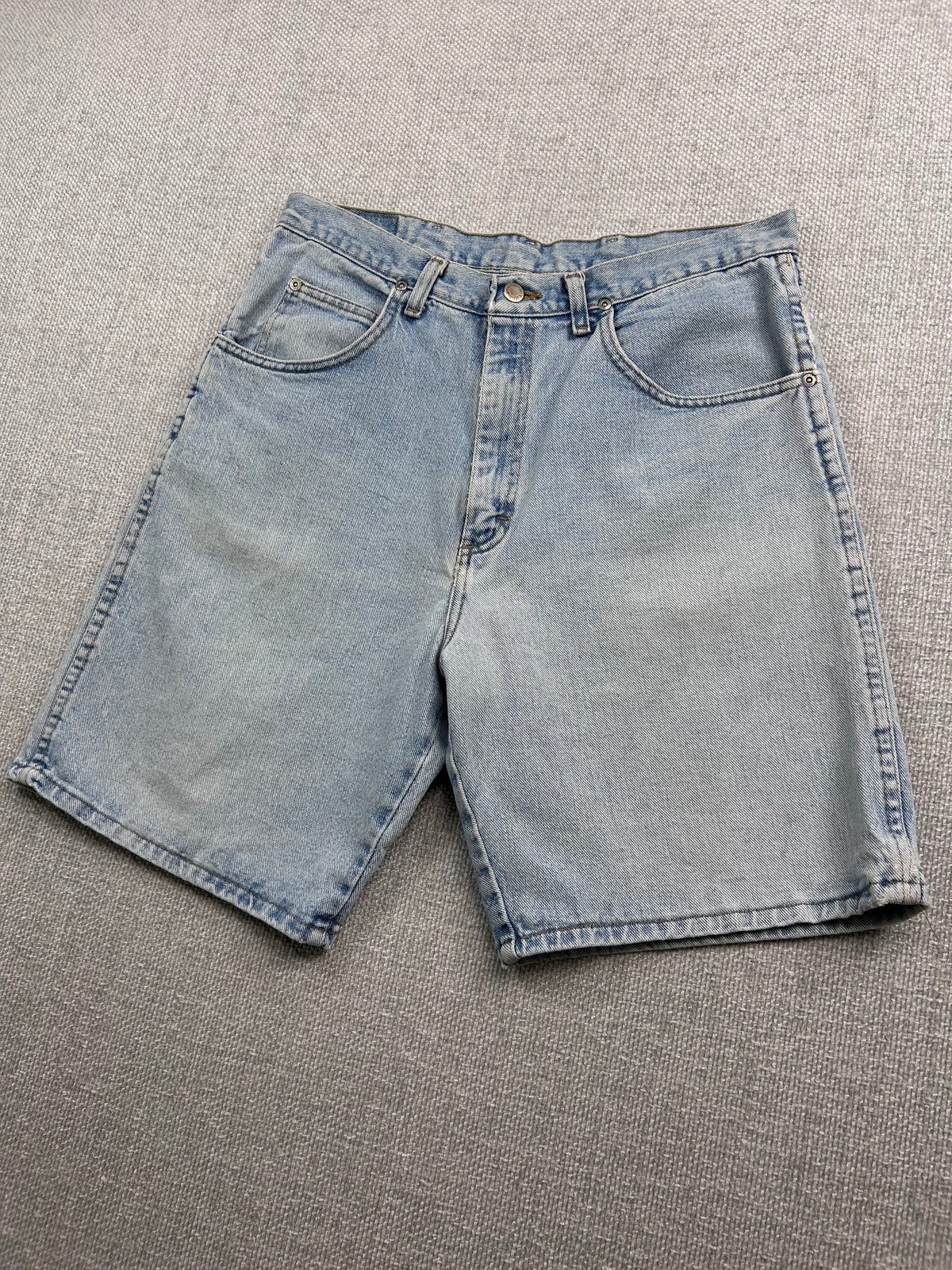 90's Wrangler Light Wash Denim Shorts 34"