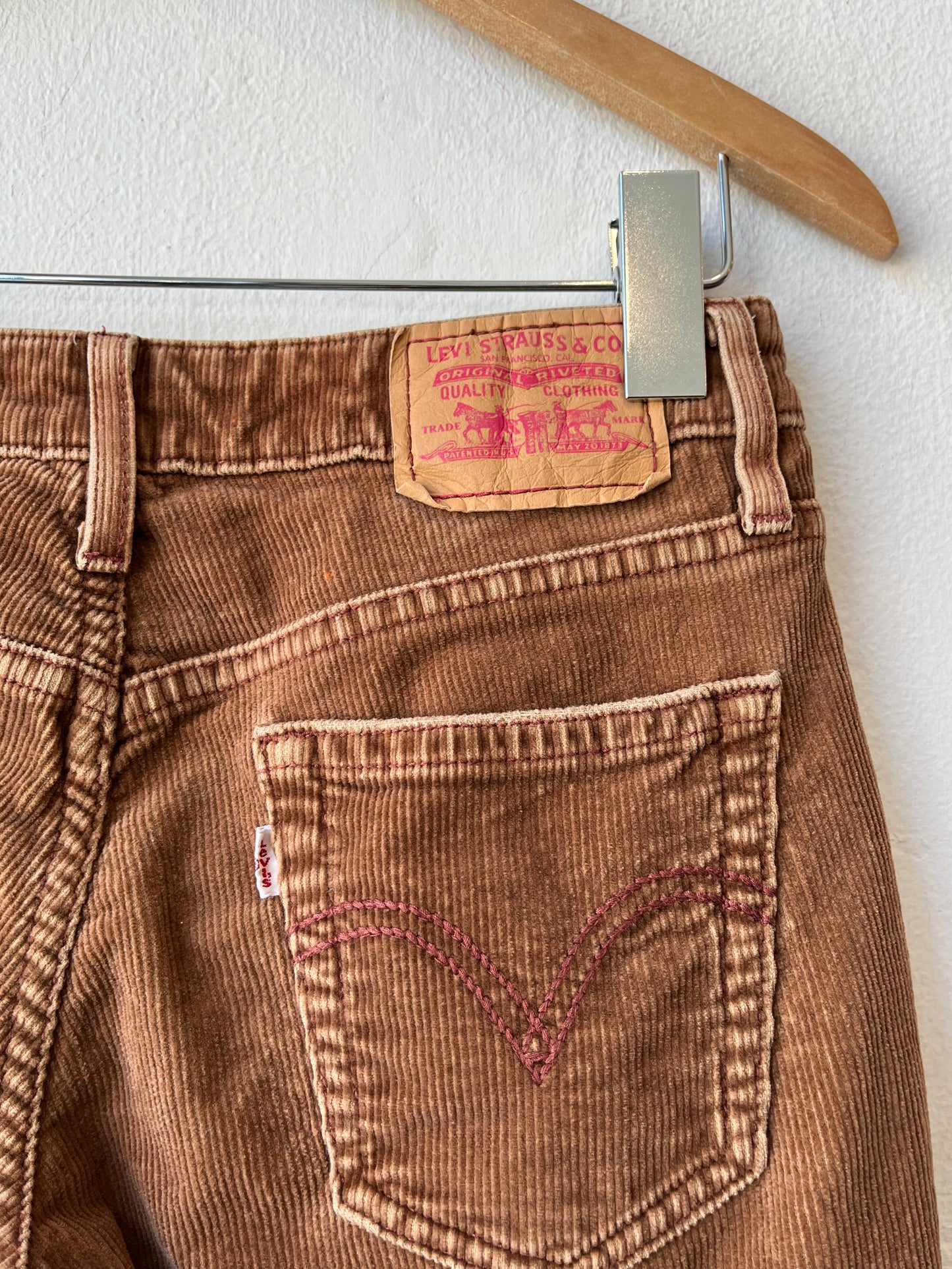 Y2K Levi's Low Rise Corduroy Pants 28"