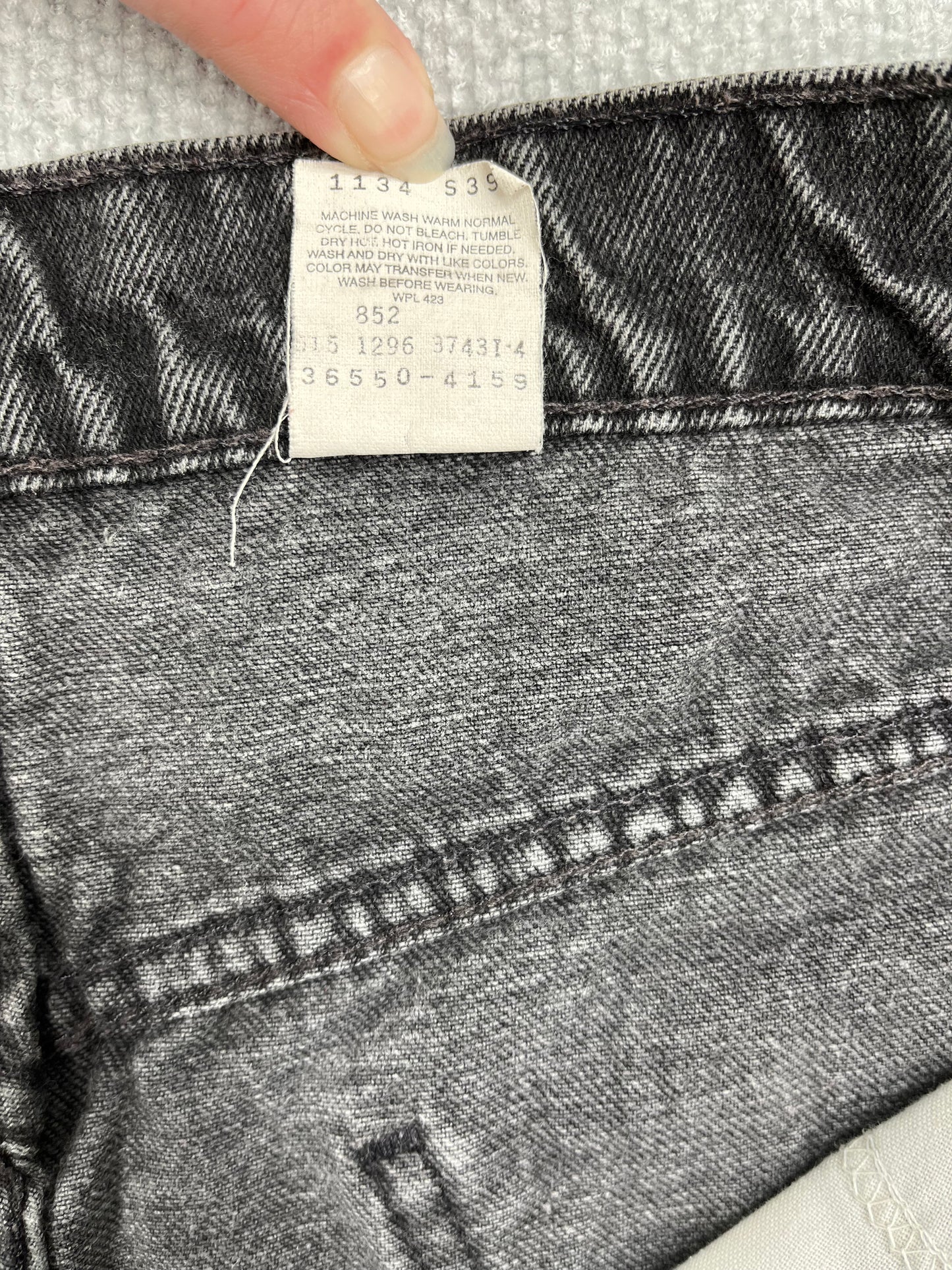 90's Levi's Black Denim Shorts 34"
