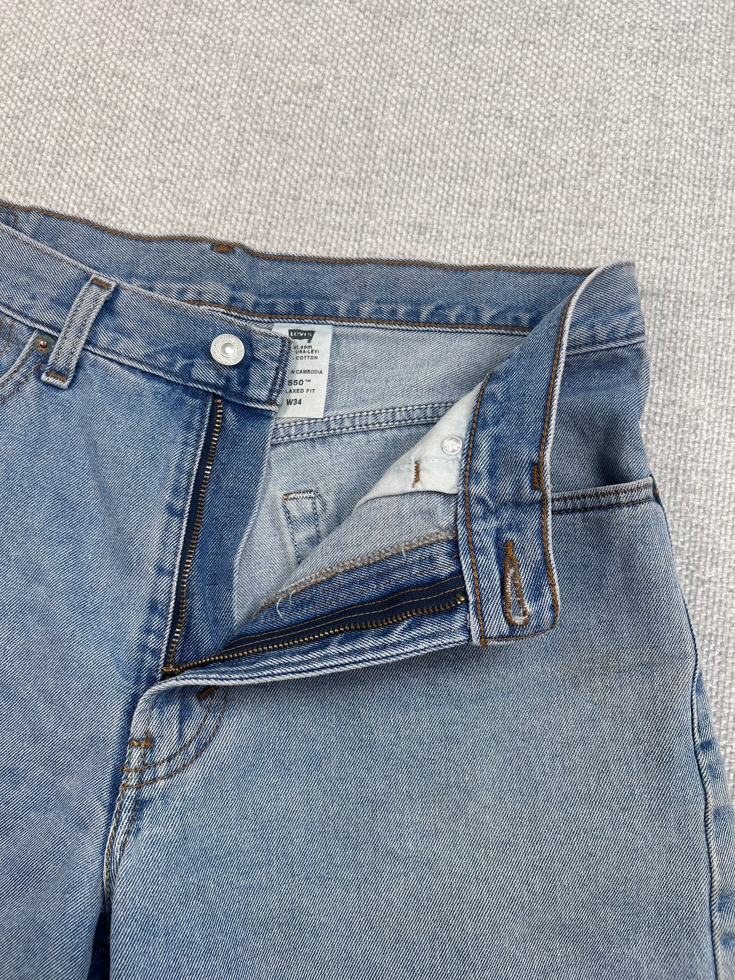 Y2K Levi’s 550 Shorts 32”