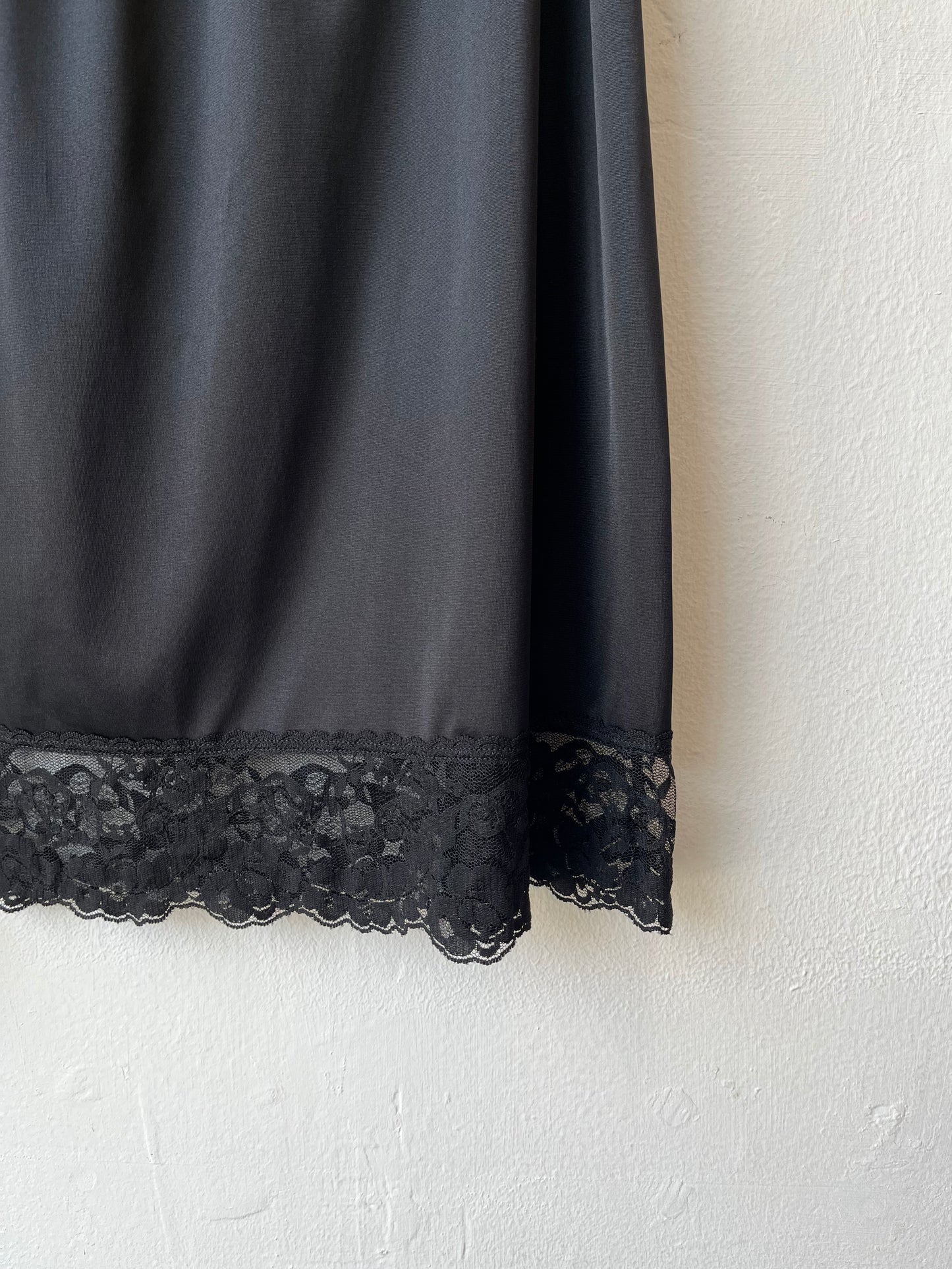 90's Black Lace Midi Skirt 28-34"