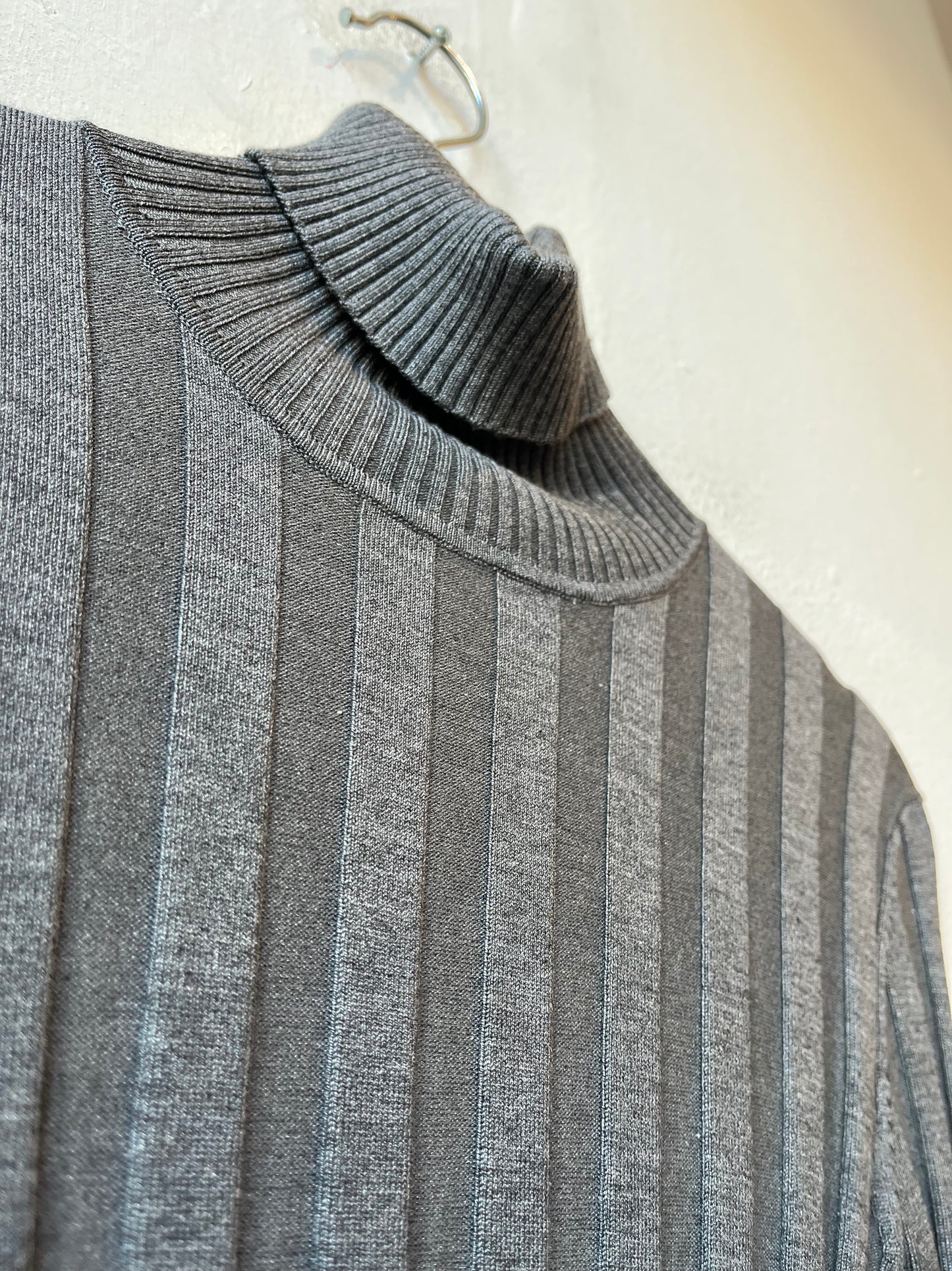 Y2K Gray Ribbed Turtle Neck