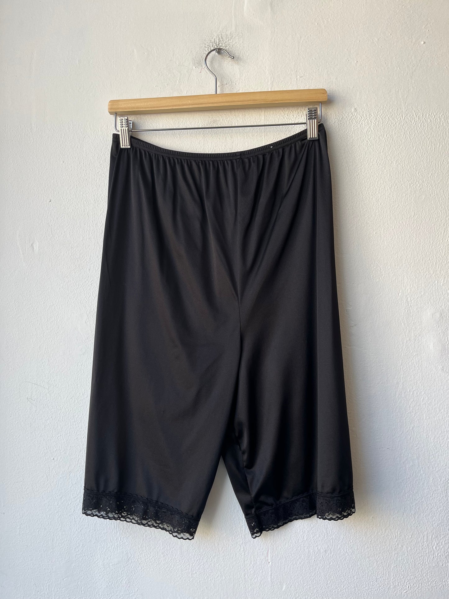 90's Black Bloomer Shorts 28-32"