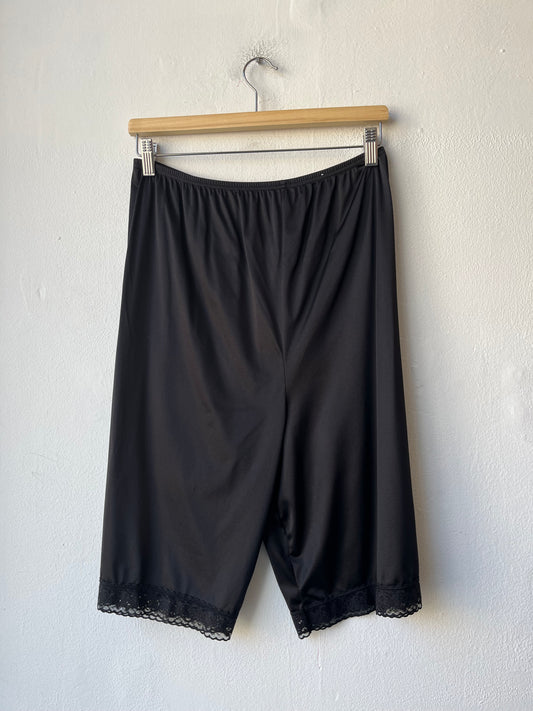 90's Black Bloomer Shorts 28-32"