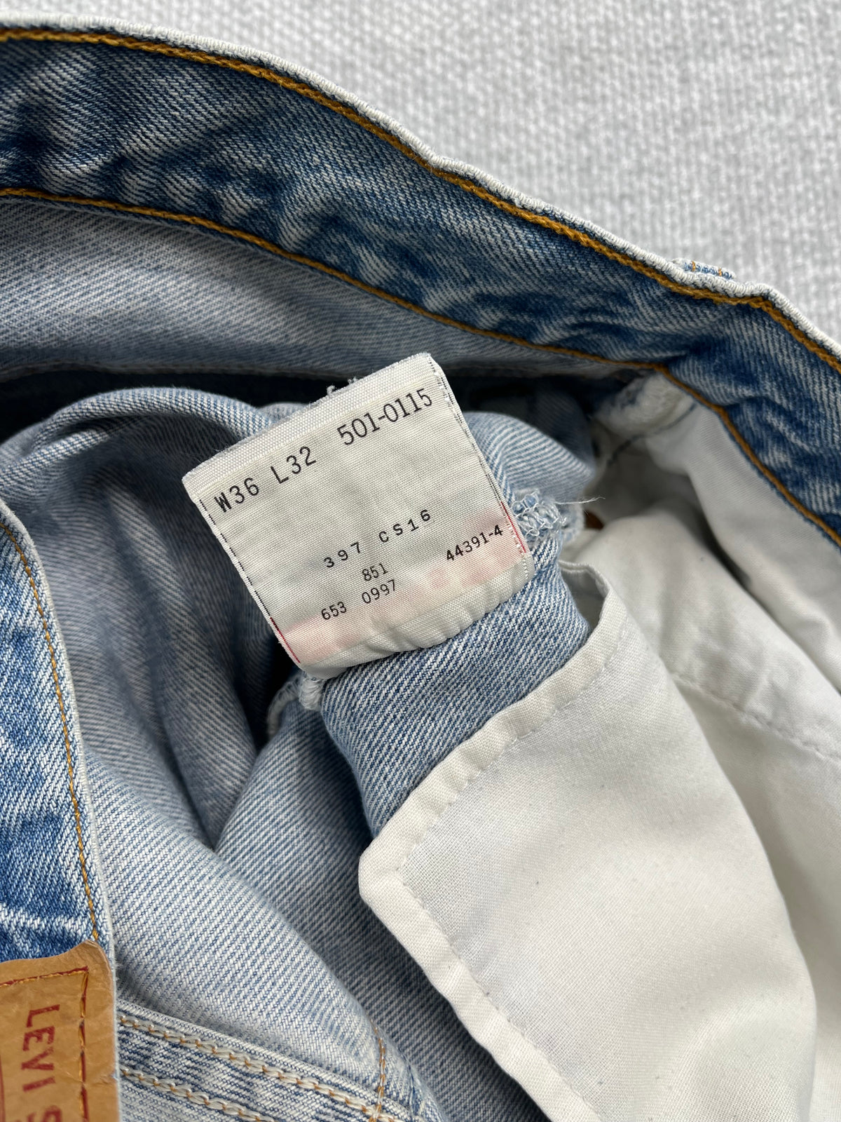 90's Levi's 501 34"
