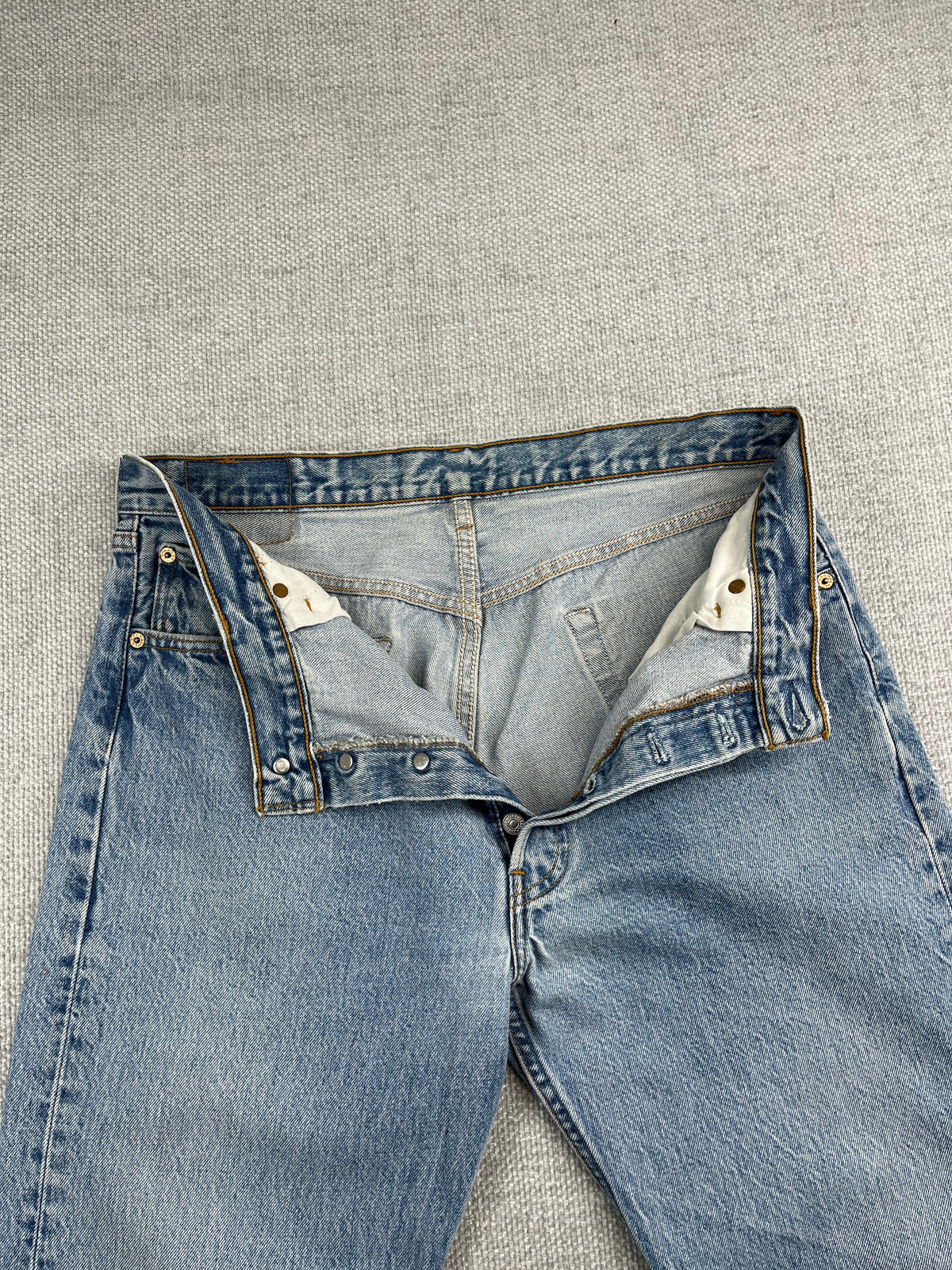 90's Levi's 501 34"