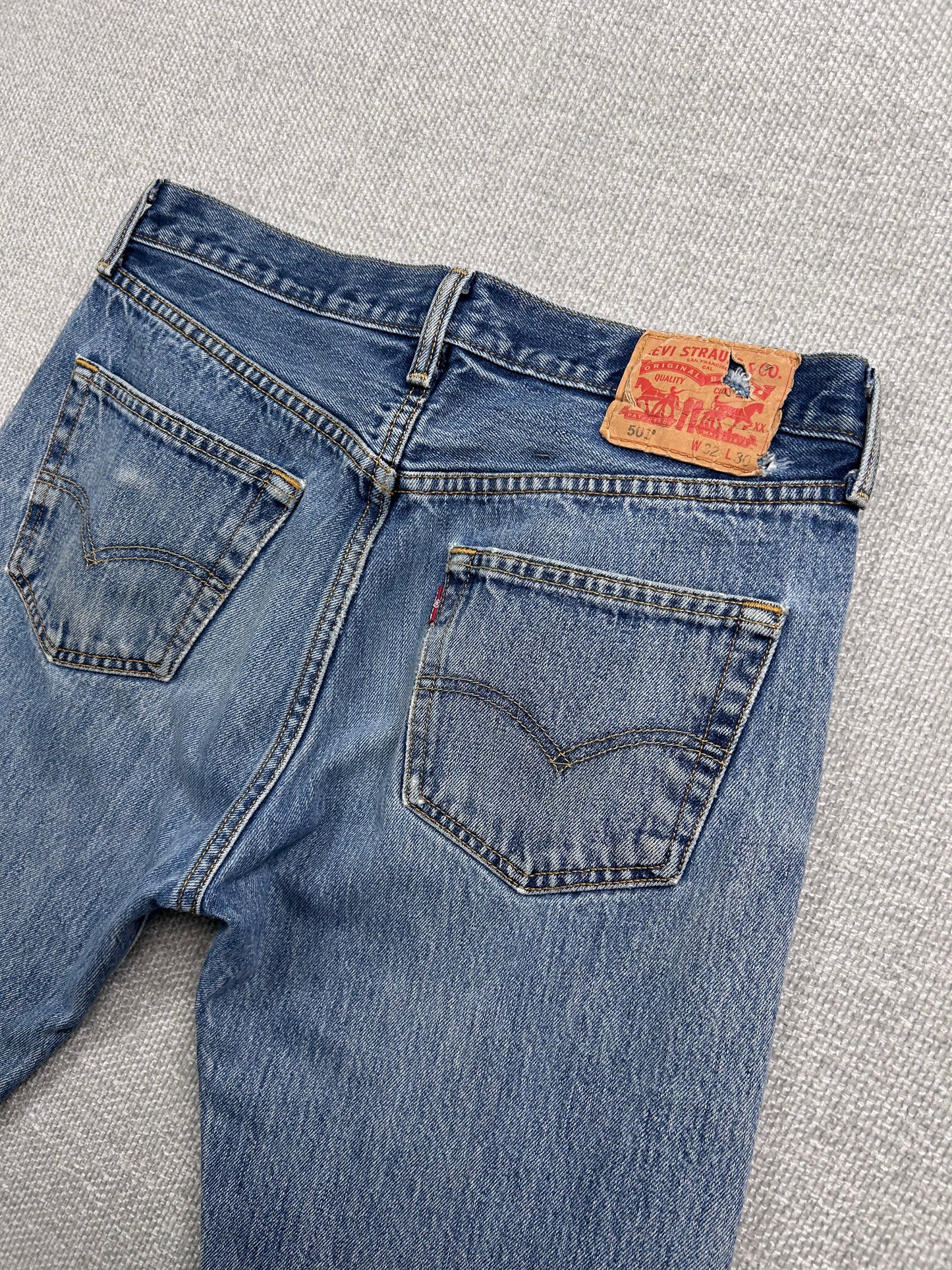 Y2K Levi's 501 Jeans 32"
